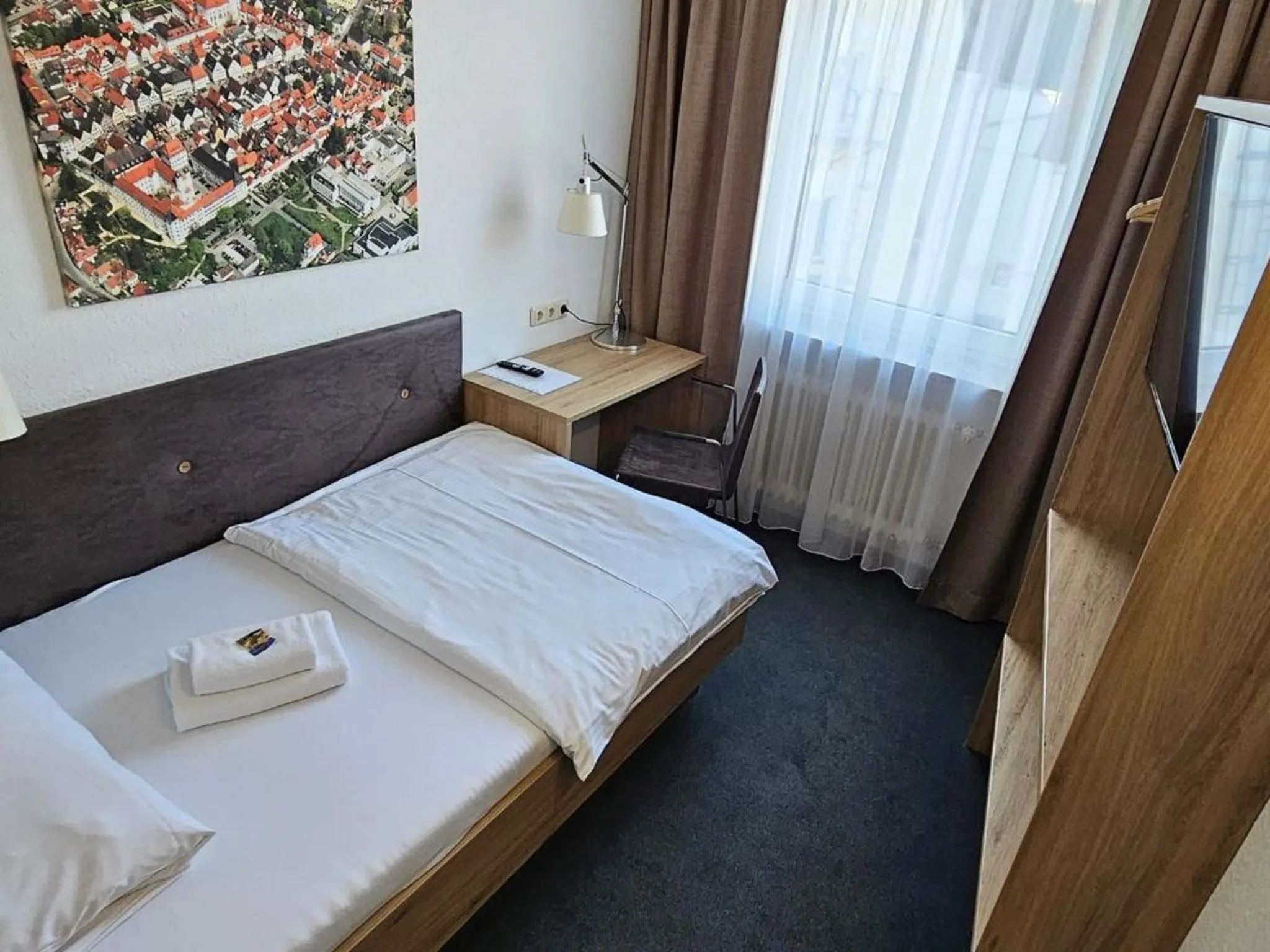 Bed in Hotel Hirsch Günzburg