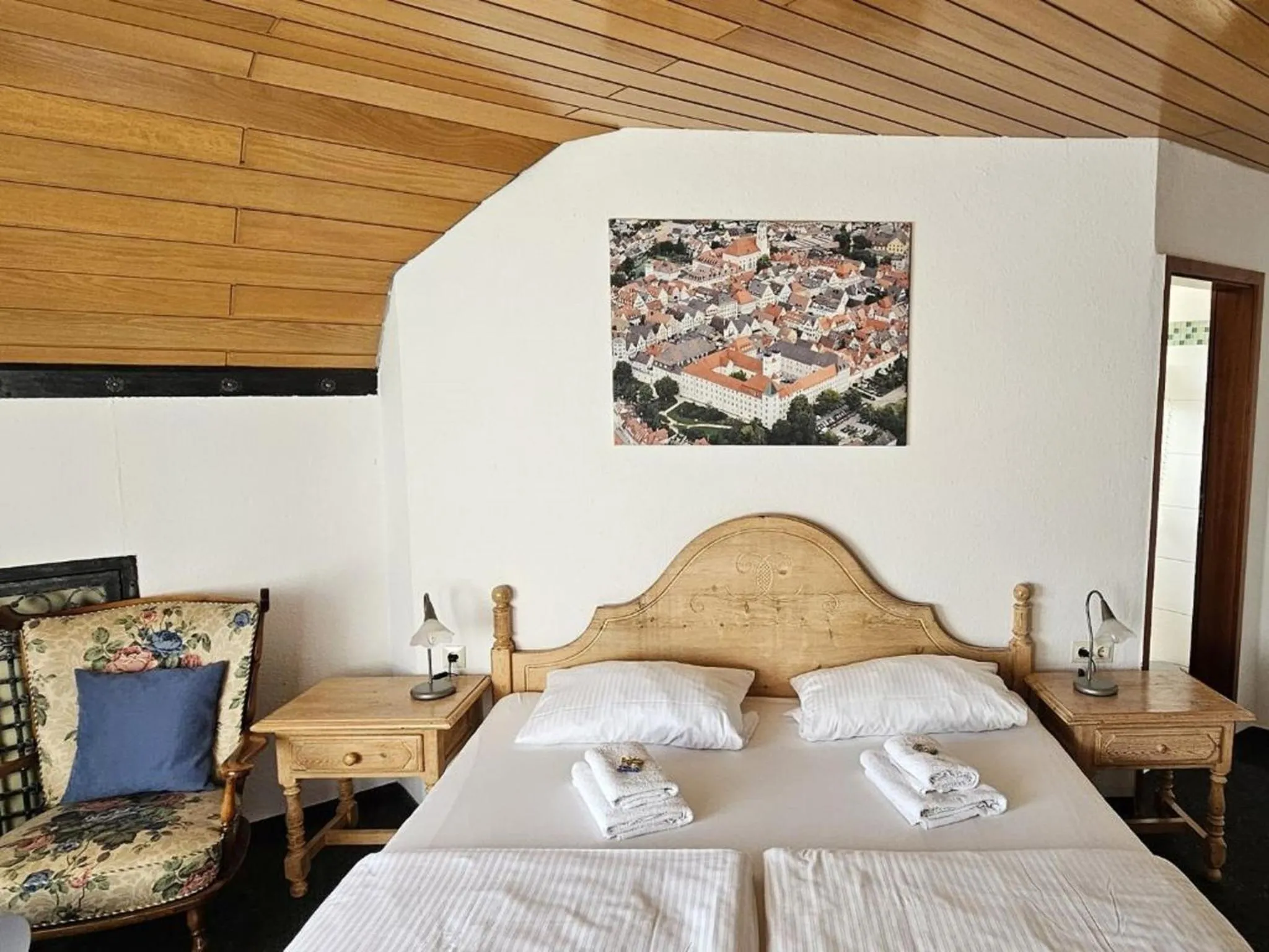 Bed in Hotel Hirsch Günzburg