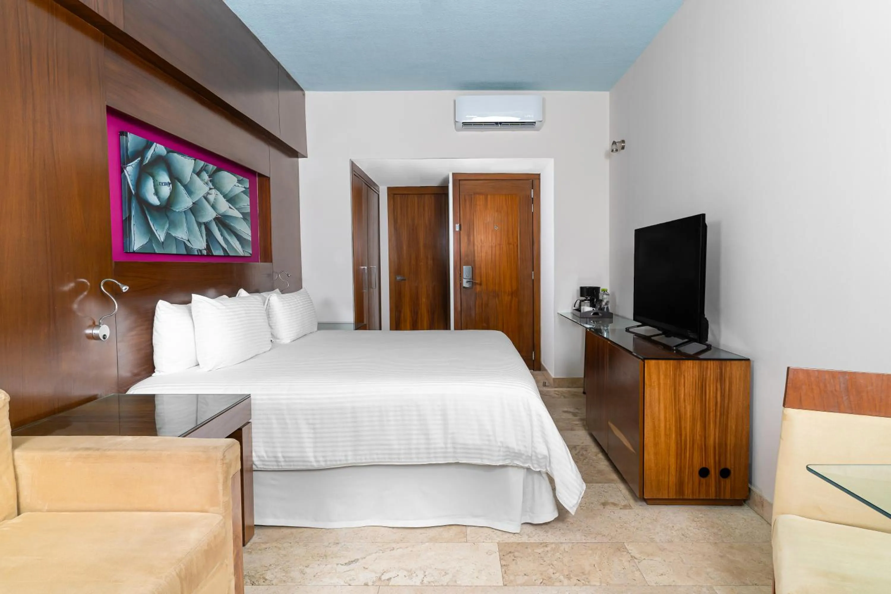 Bed in Krystal Grand Los Cabos - All Inclusive