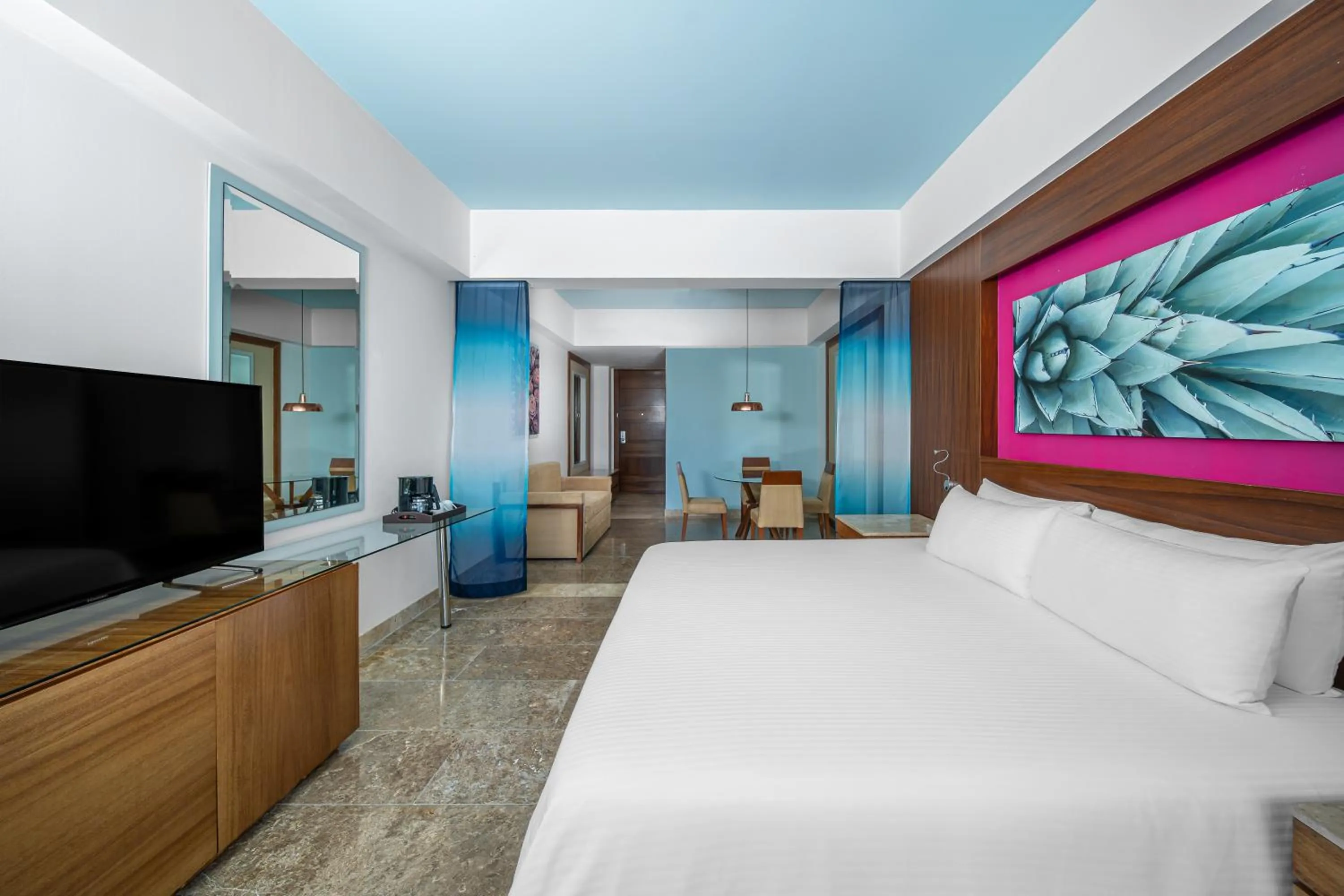 Bed in Krystal Grand Los Cabos - All Inclusive