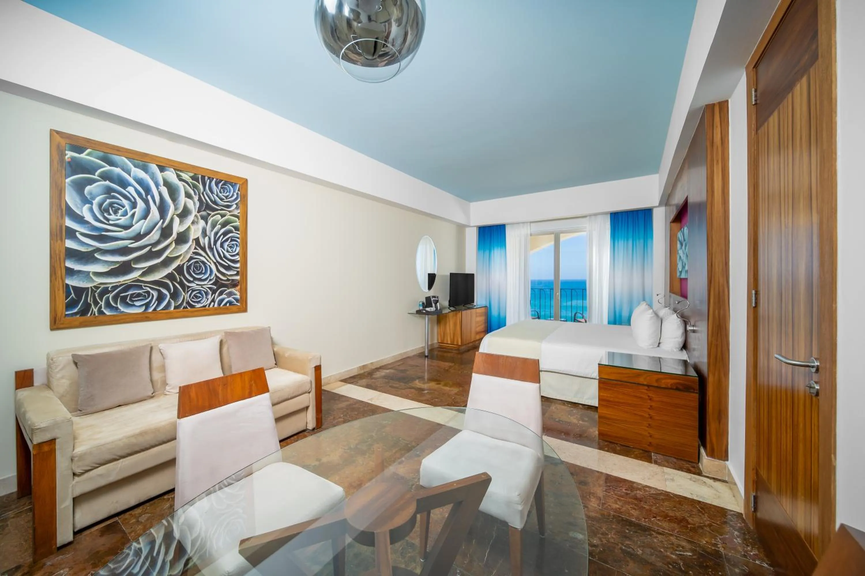 Bed in Krystal Grand Los Cabos - All Inclusive