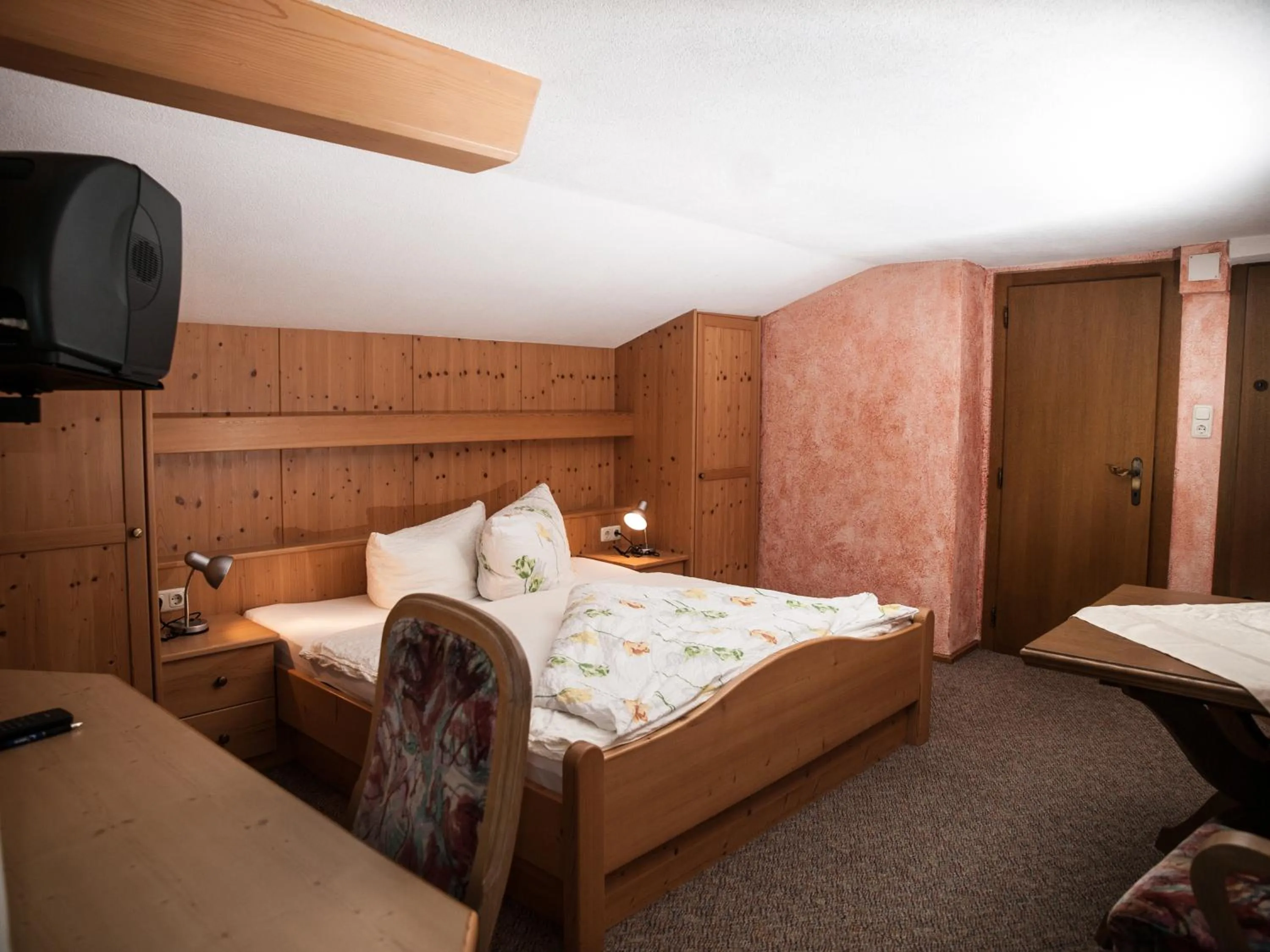 Bed in Pension Handle