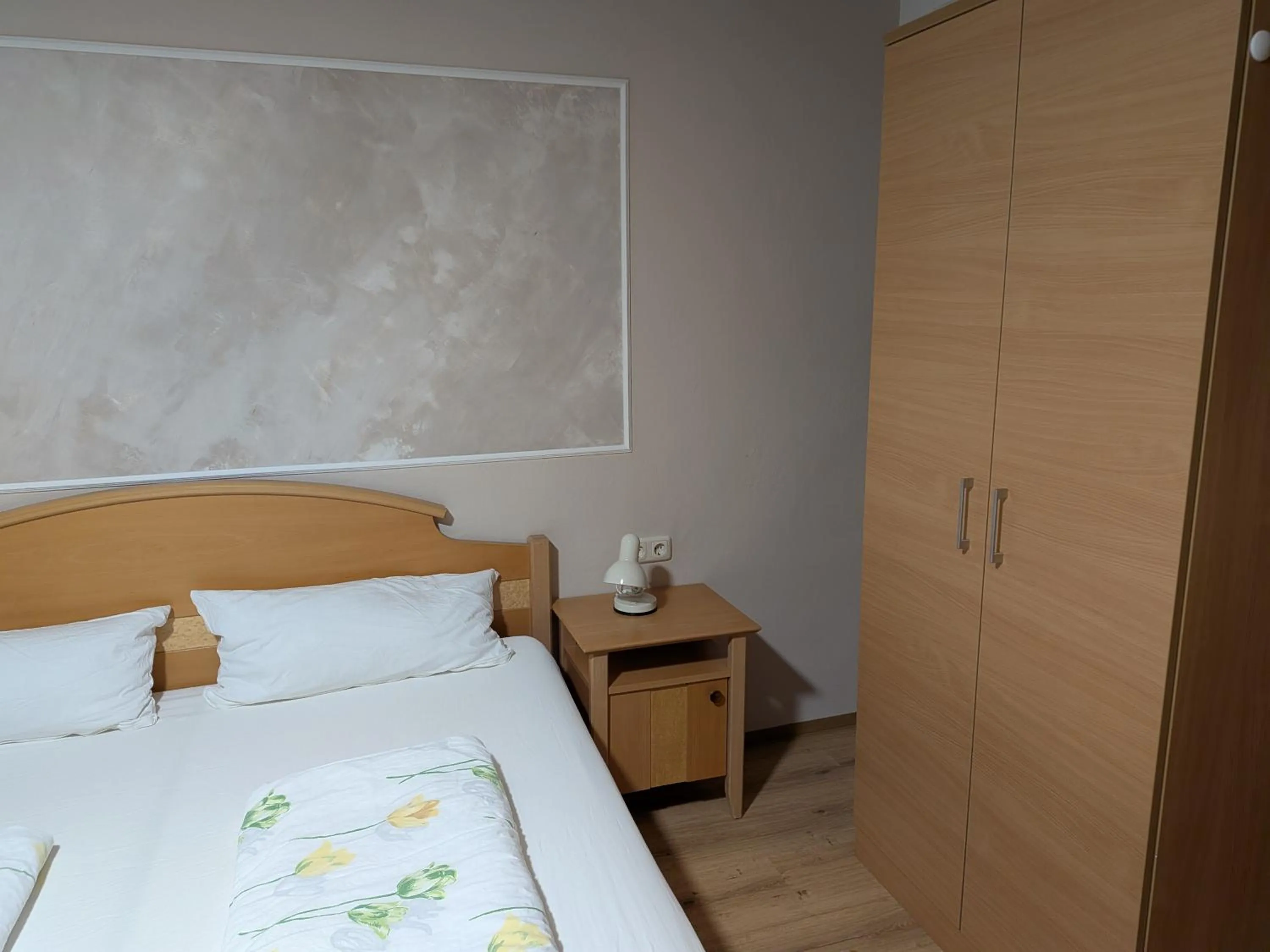 Bed in Pension Handle