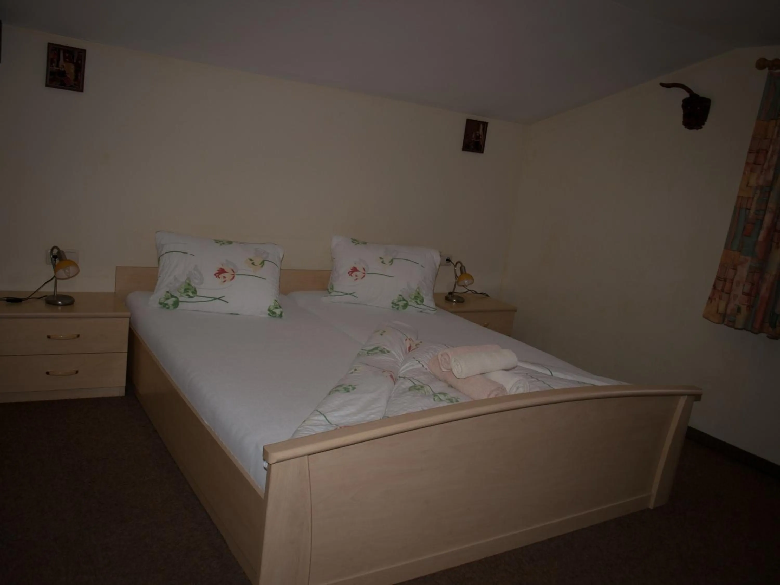 Bed in Pension Handle