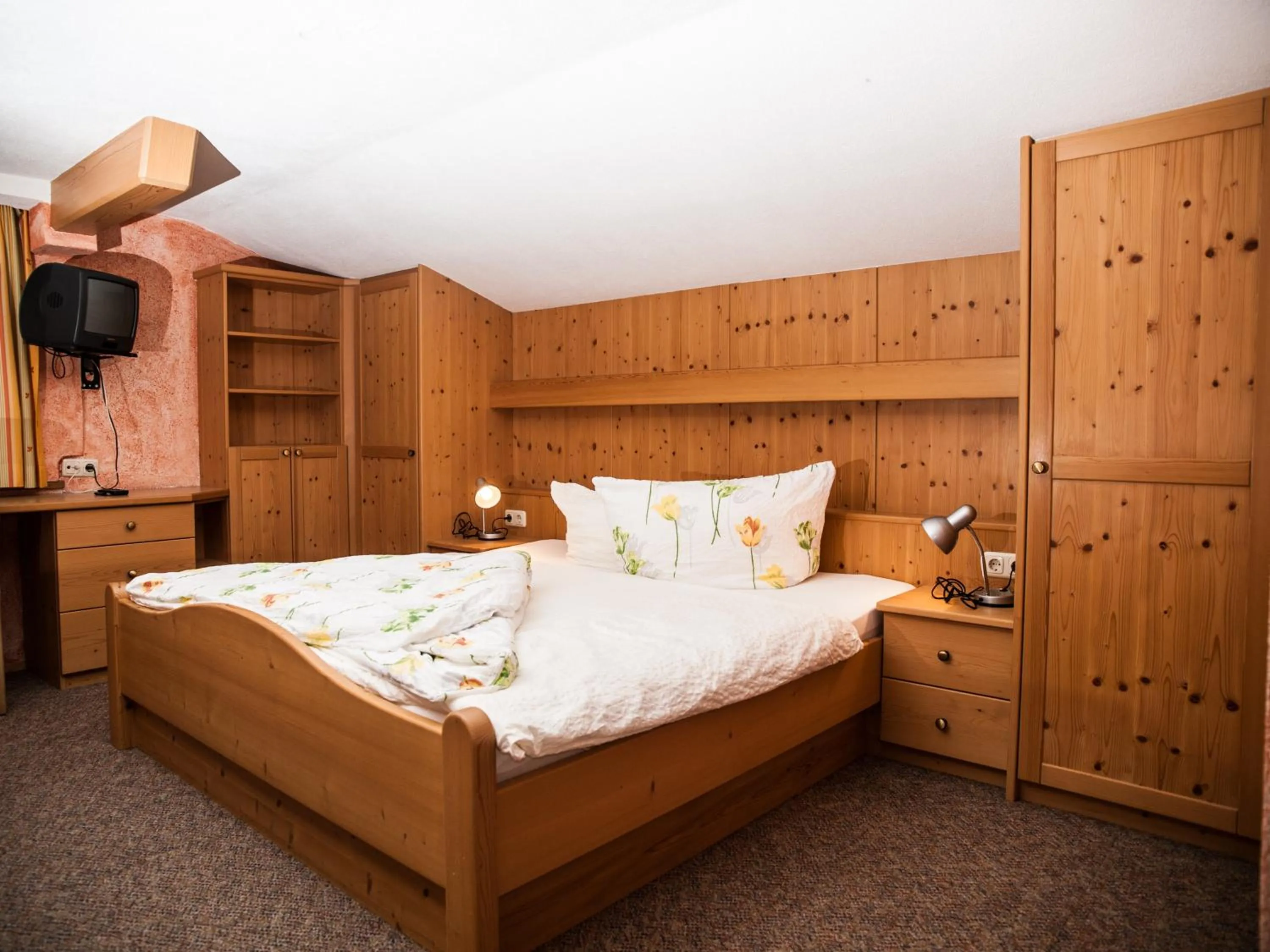 Bed in Pension Handle