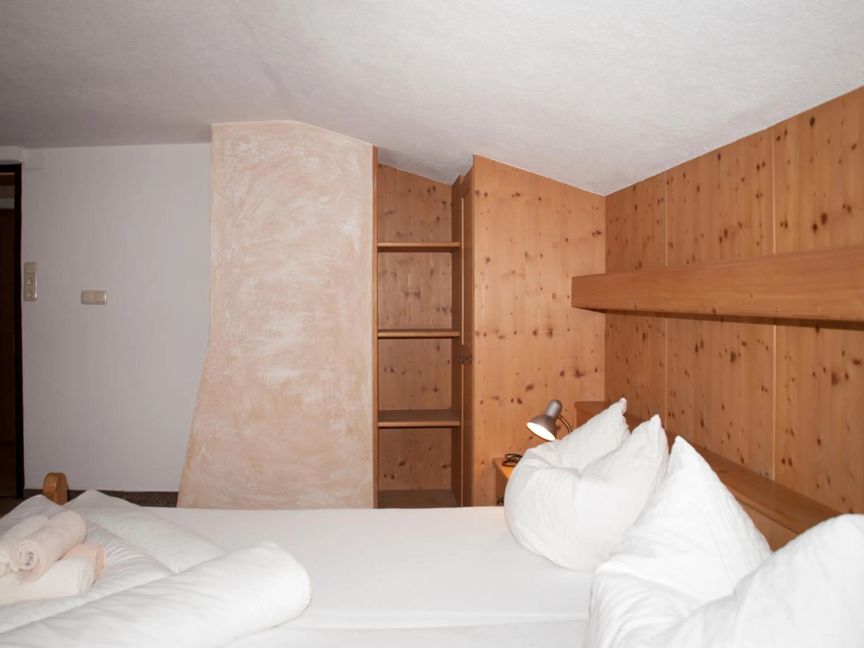 Bed in Pension Handle