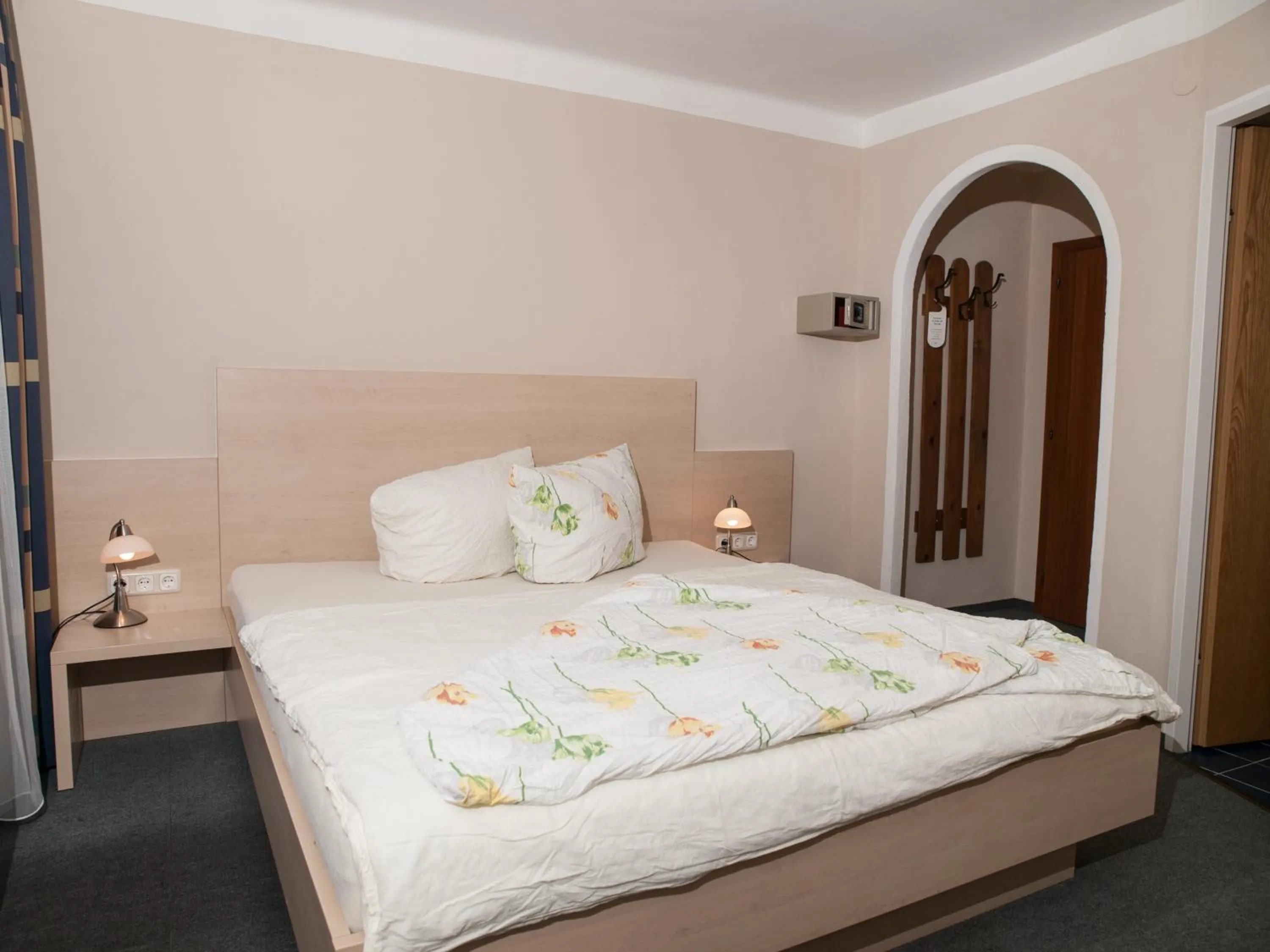 Bed in Pension Handle