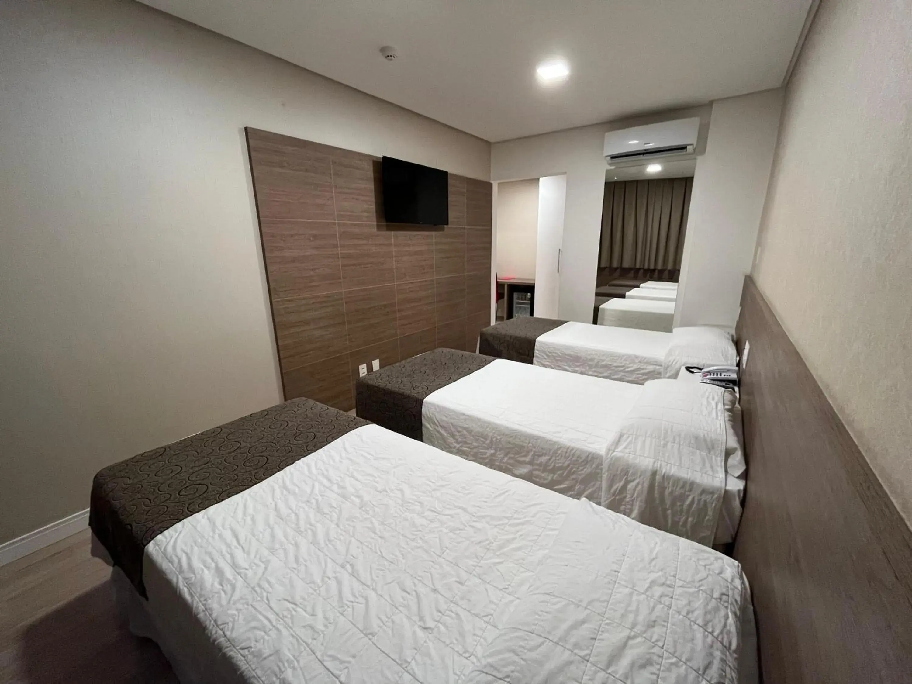 Triple Room in Holiday & Business Hotel - Em frente ao Centro de Eventos e Arena Conda Triple Room in Holiday & Business Hotel - Em frente ao Centro de Eventos e Arena Conda