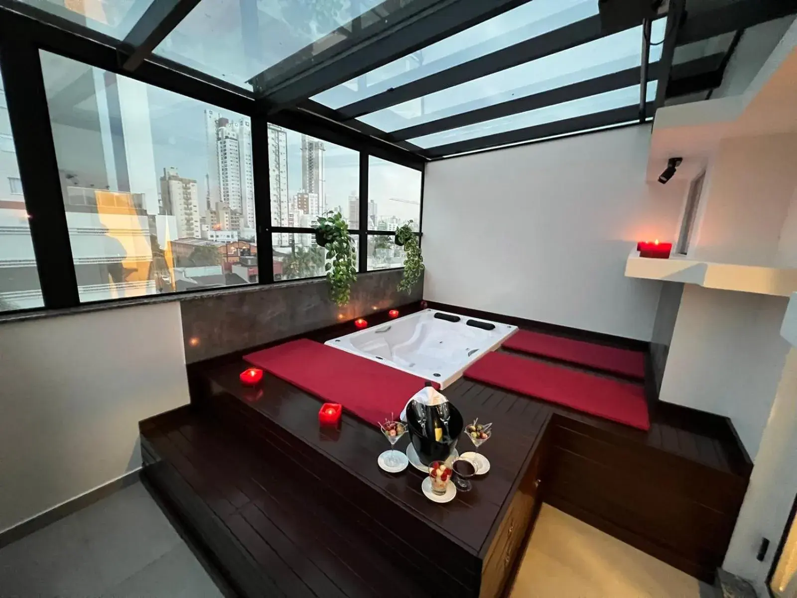 Deluxe King Suite in Holiday & Business Hotel - Em frente ao Centro de Eventos e Arena Conda Deluxe King Suite in Holiday & Business Hotel - Em frente ao Centro de Eventos e Arena Conda