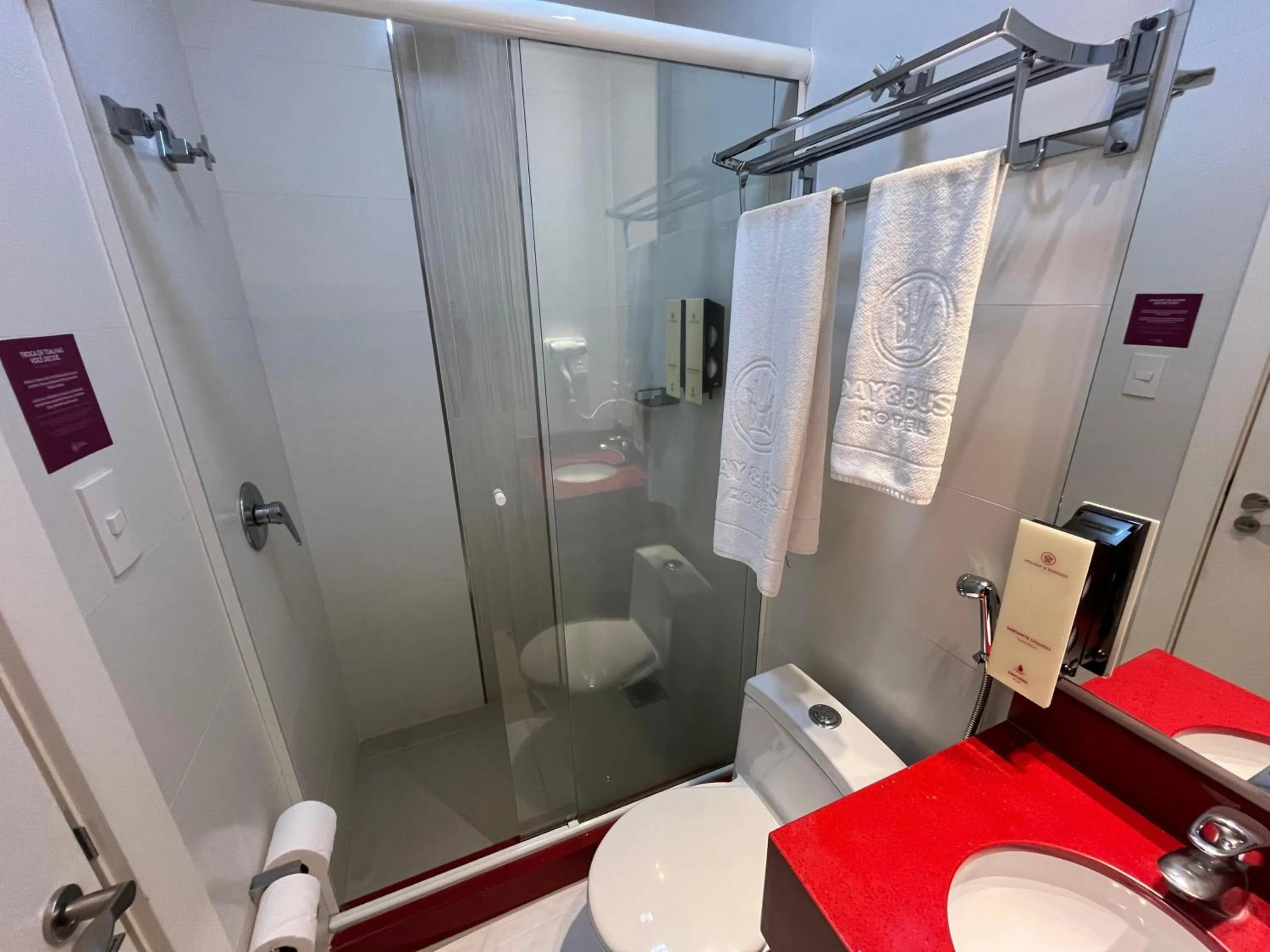 Bathroom in Holiday & Business Hotel - Em frente ao Centro de Eventos e Arena Conda