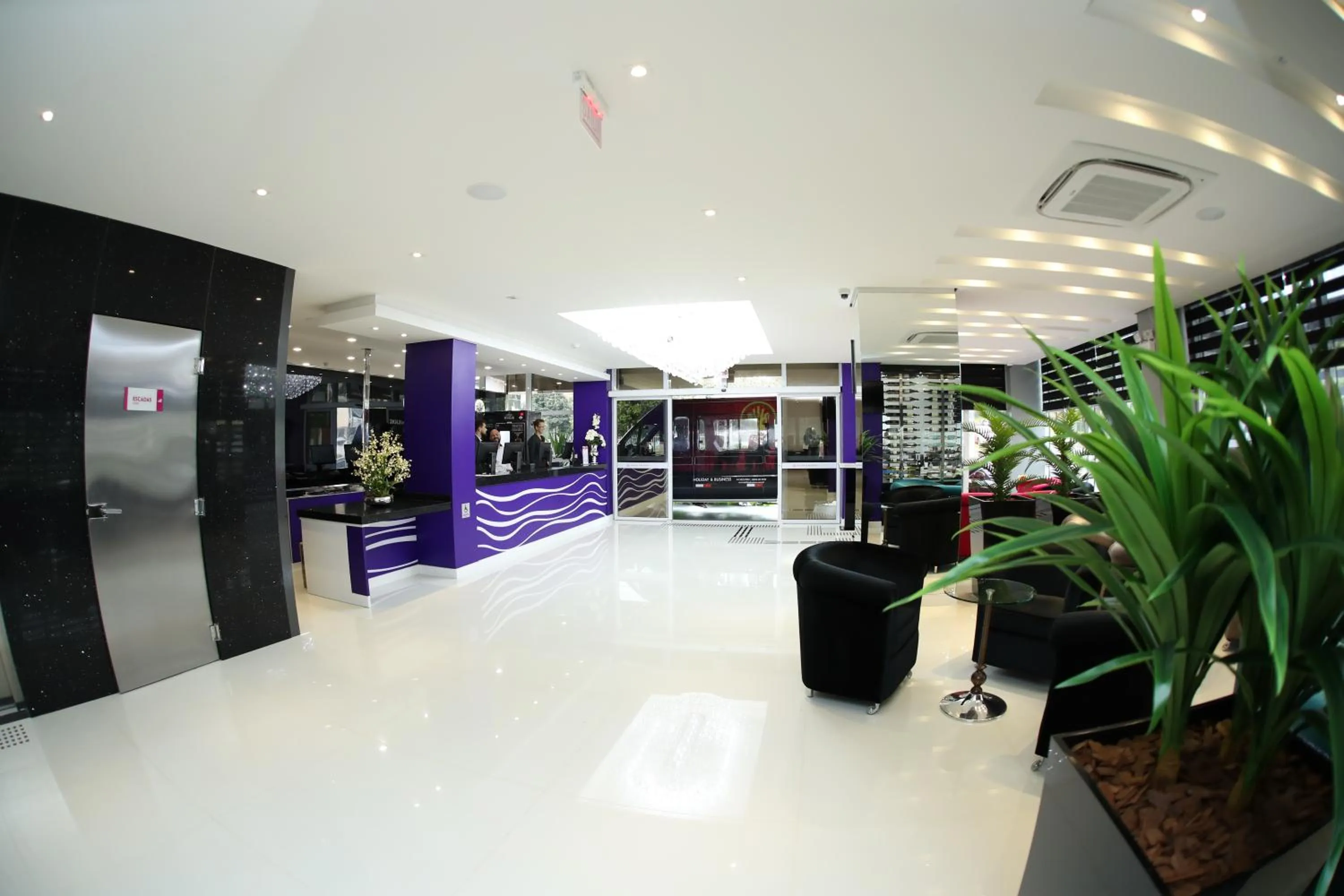 Lobby or reception in Holiday & Business Hotel - Em frente ao Centro de Eventos e Arena Conda