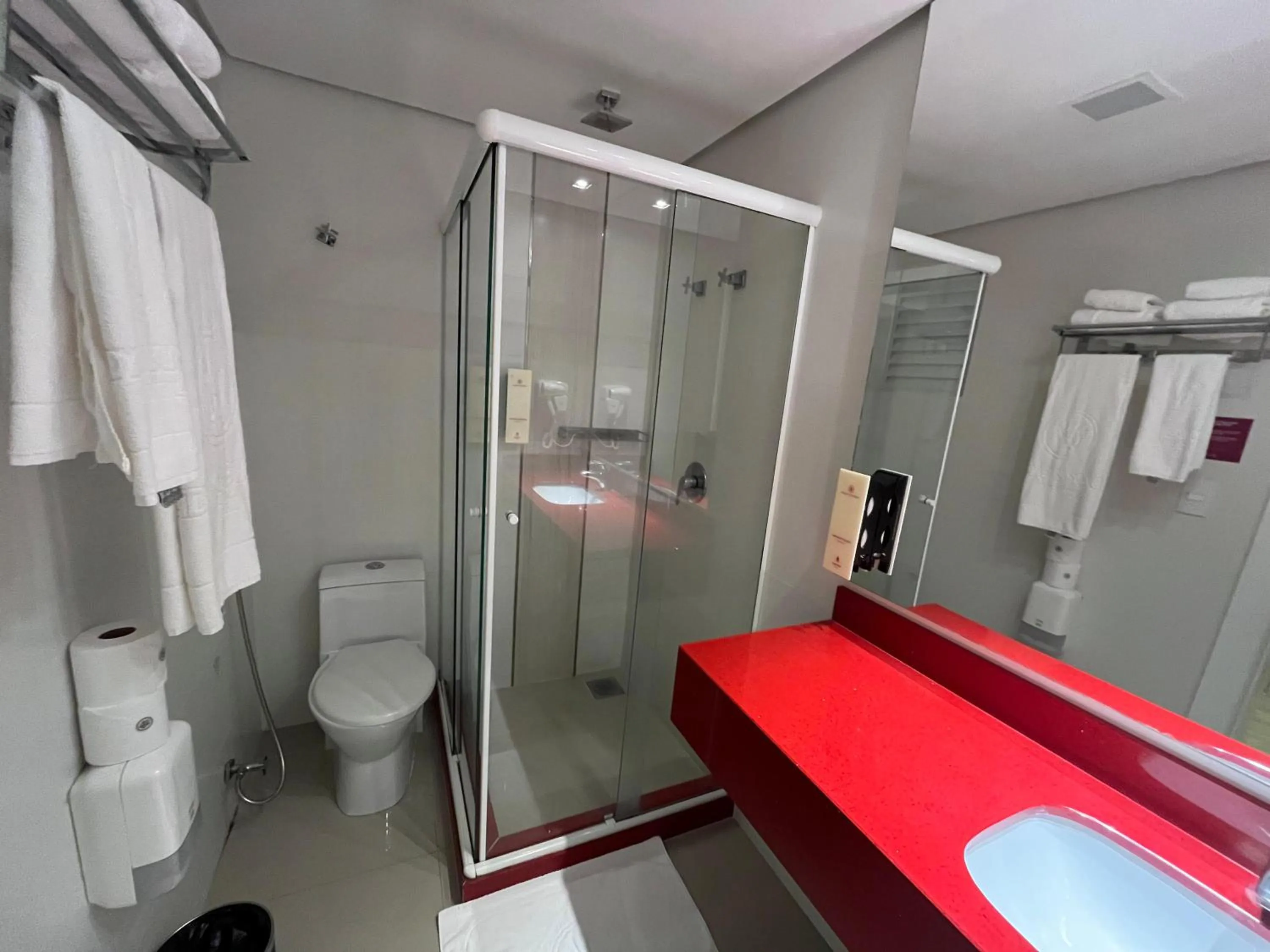 Bathroom in Holiday & Business Hotel - Em frente ao Centro de Eventos e Arena Conda