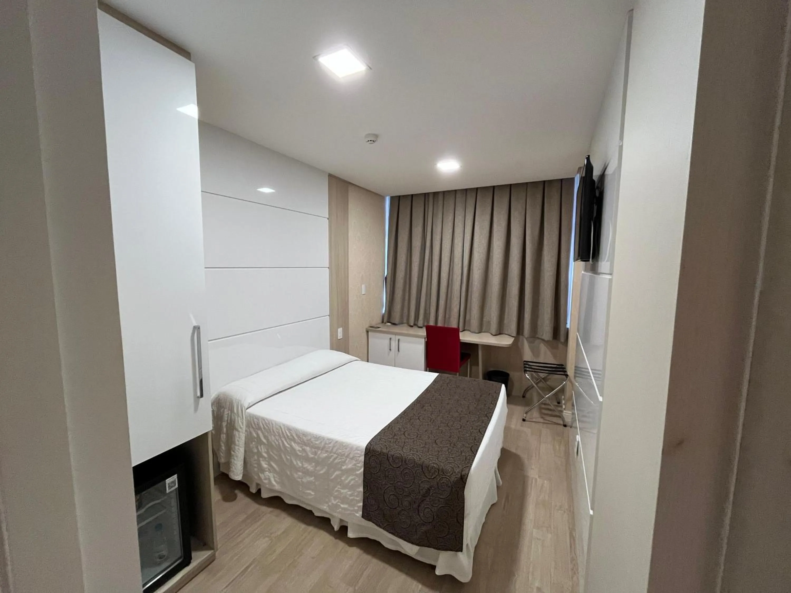 Bedroom, Bed in Holiday & Business Hotel - Em frente ao Centro de Eventos e Arena Conda