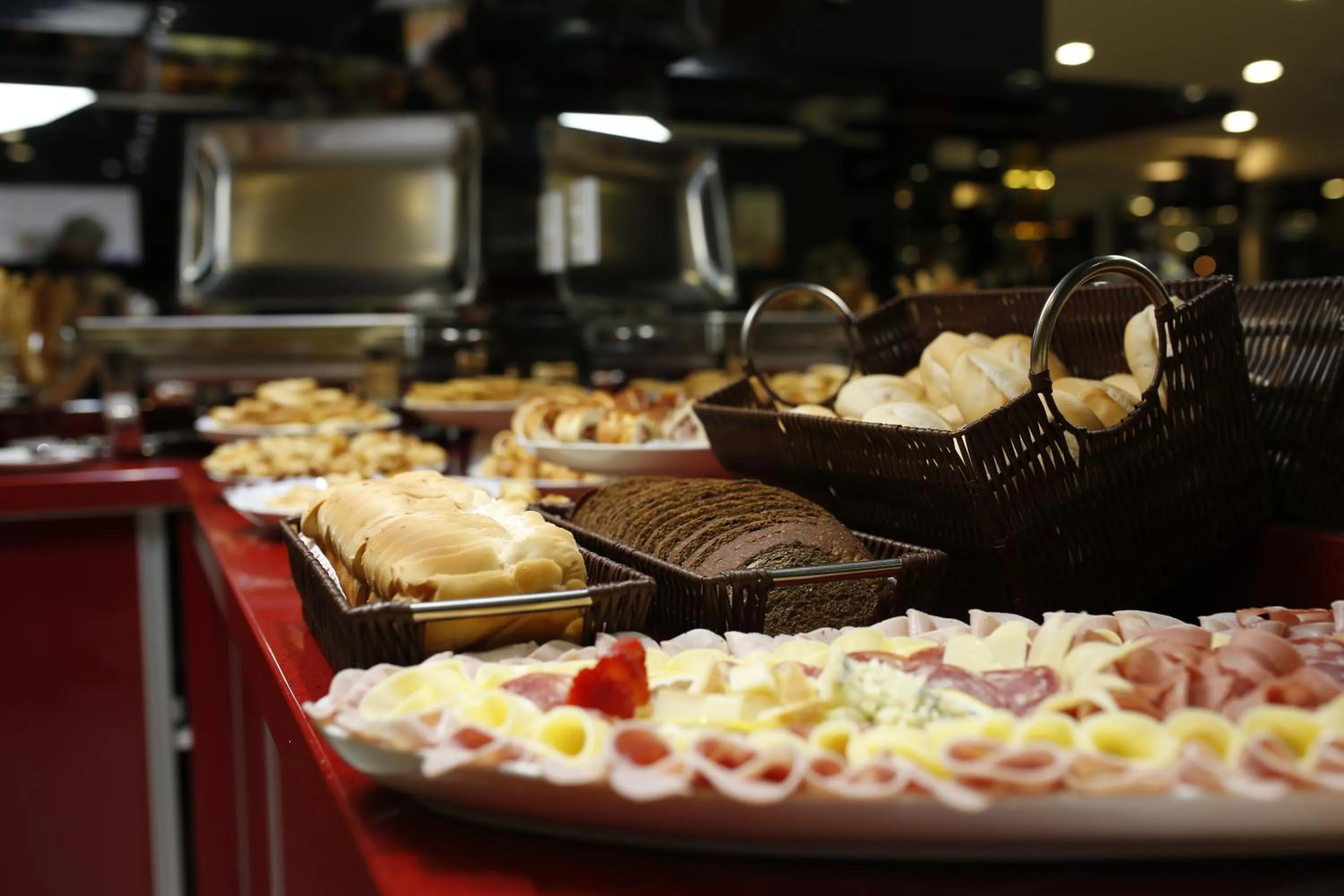 Buffet breakfast in Holiday & Business Hotel - Em frente ao Centro de Eventos e Arena Conda