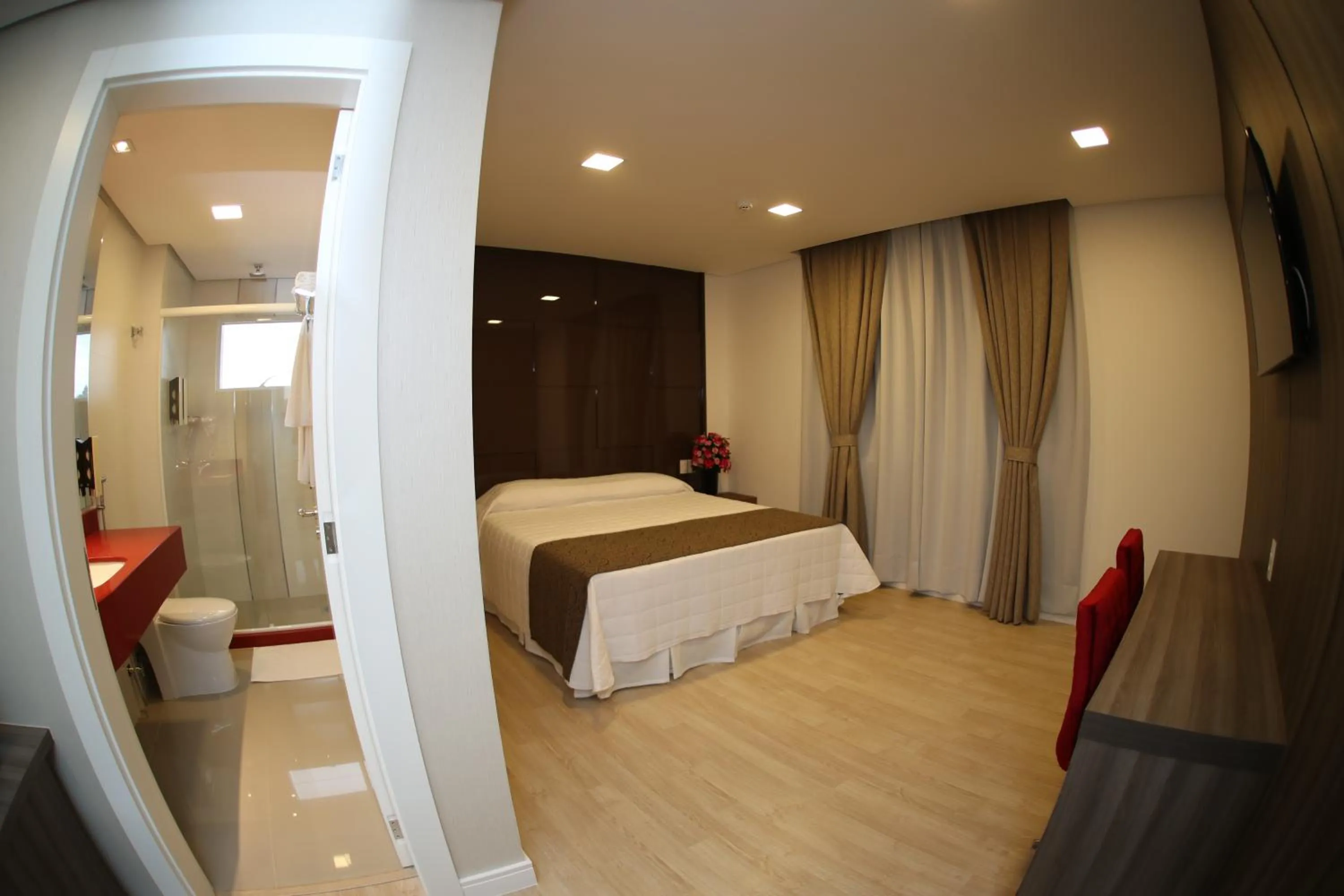 Bedroom, Bed in Holiday & Business Hotel - Em frente ao Centro de Eventos e Arena Conda