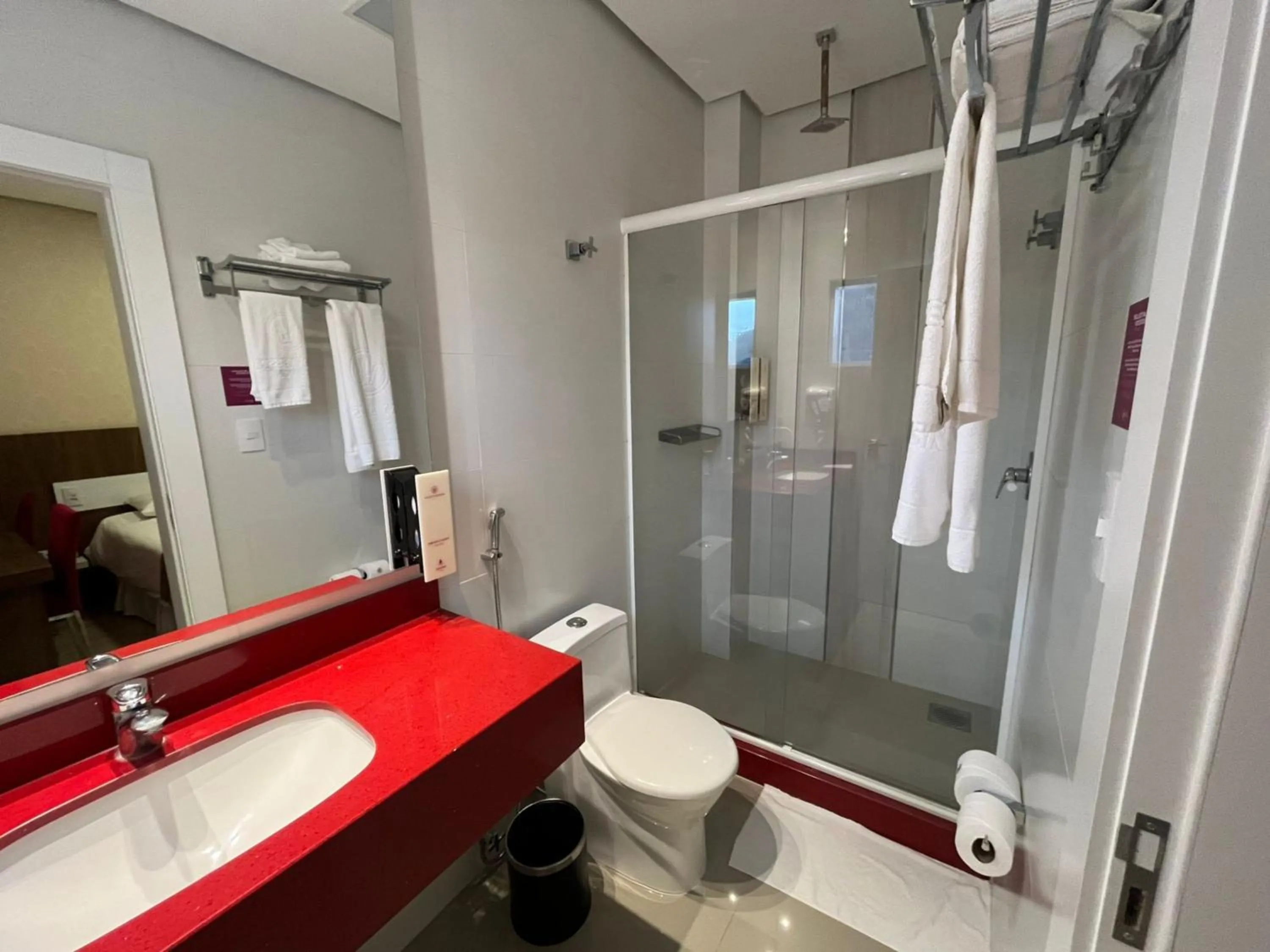 Bathroom in Holiday & Business Hotel - Em frente ao Centro de Eventos e Arena Conda