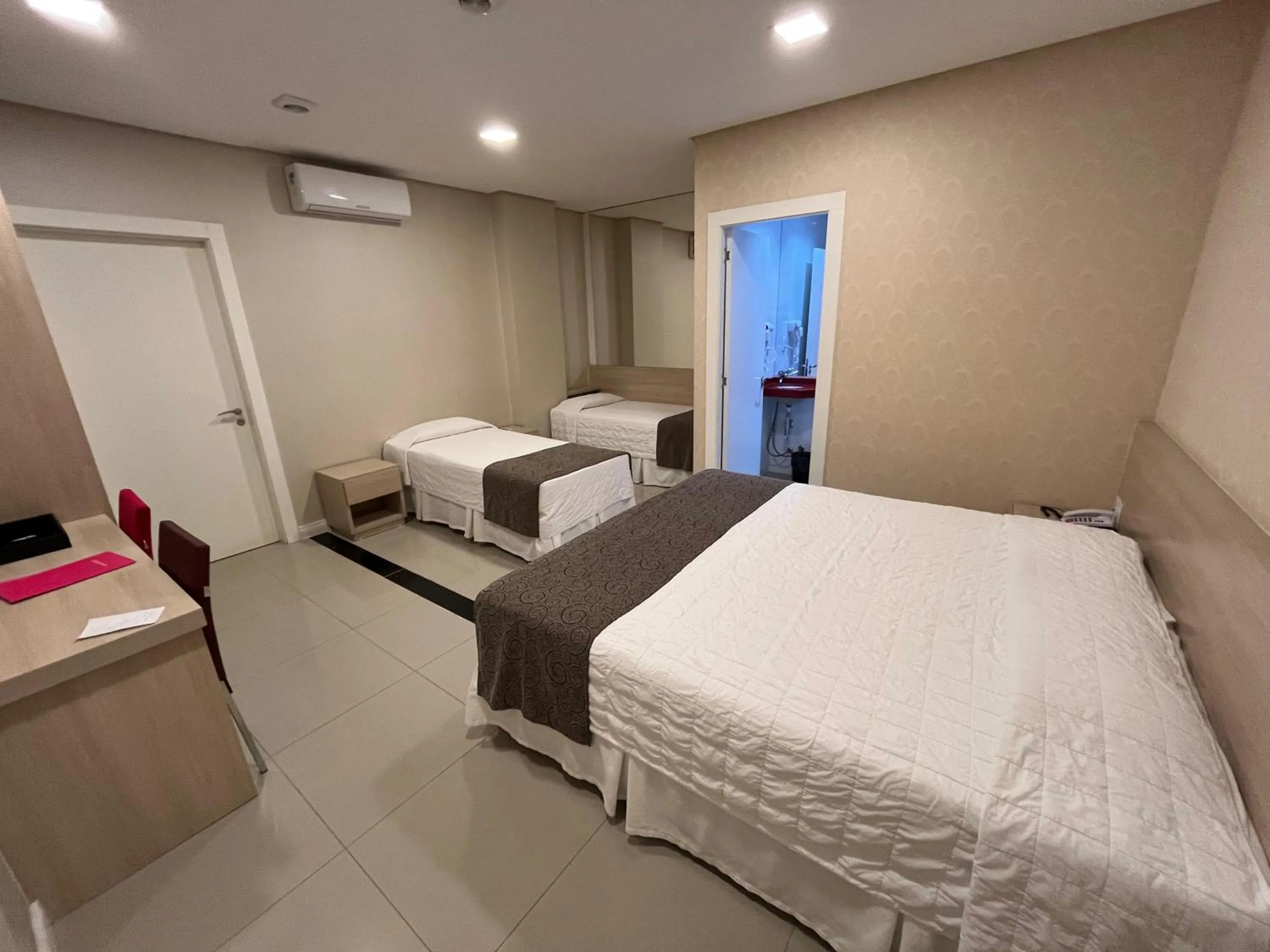 Bed in Holiday & Business Hotel - Em frente ao Centro de Eventos e Arena Conda