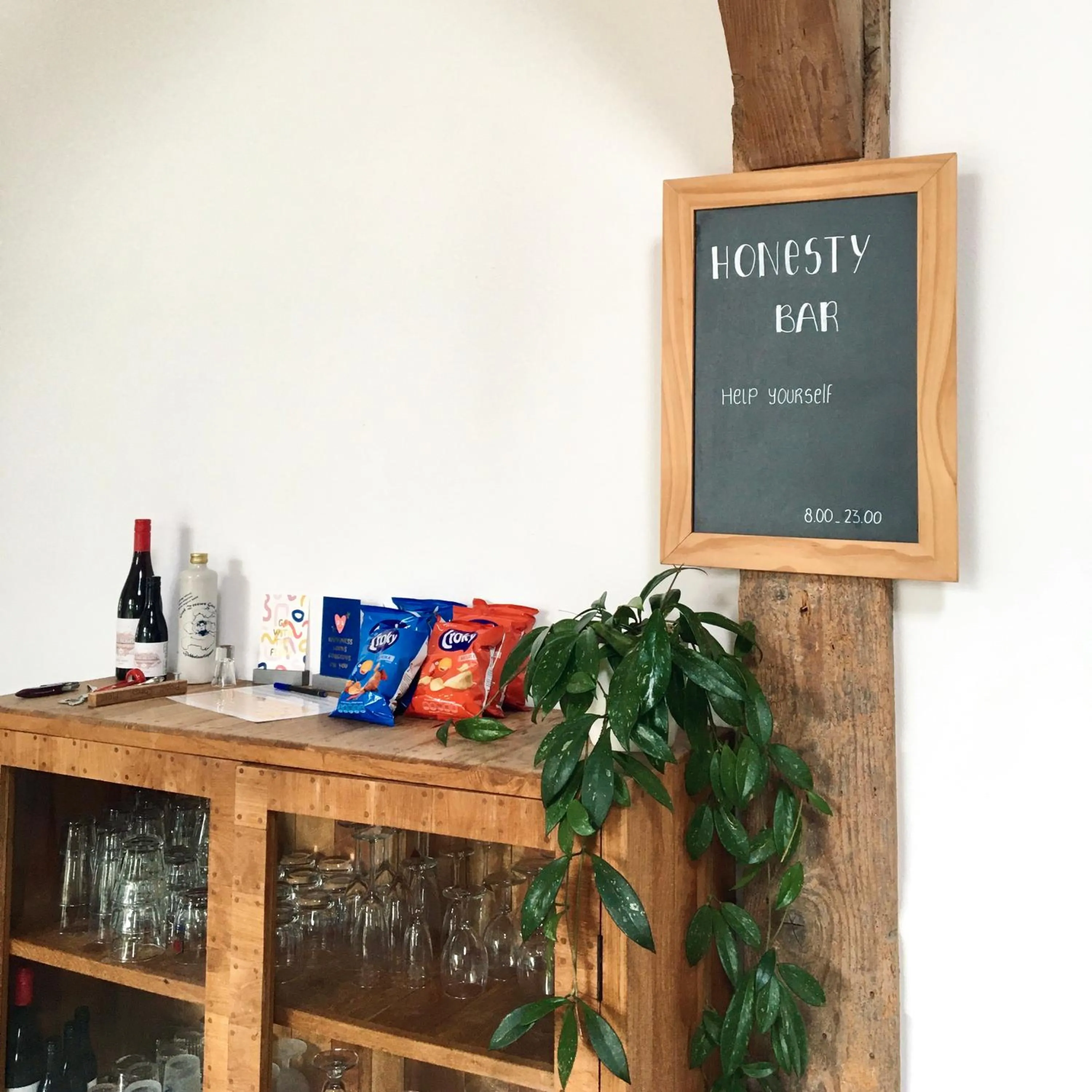 Communal lounge/ TV room in Hoevehotel 'Hof Christina'