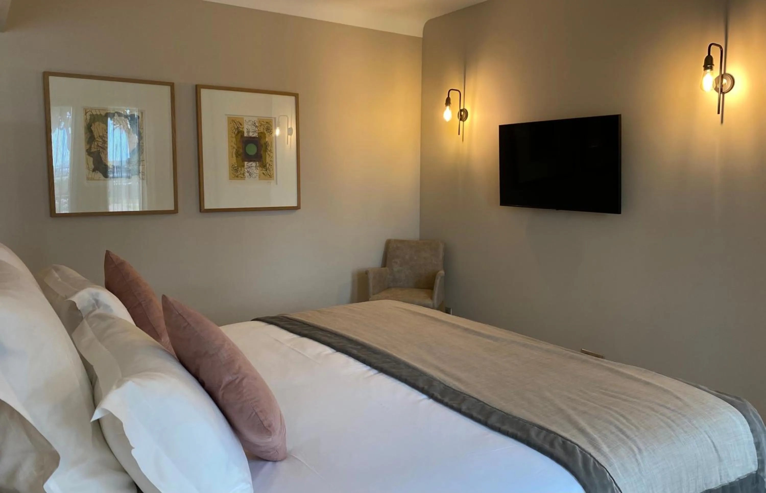 Bedroom, Bed in Ermitage de l'Oasis & Spa - Cannes Mandelieu