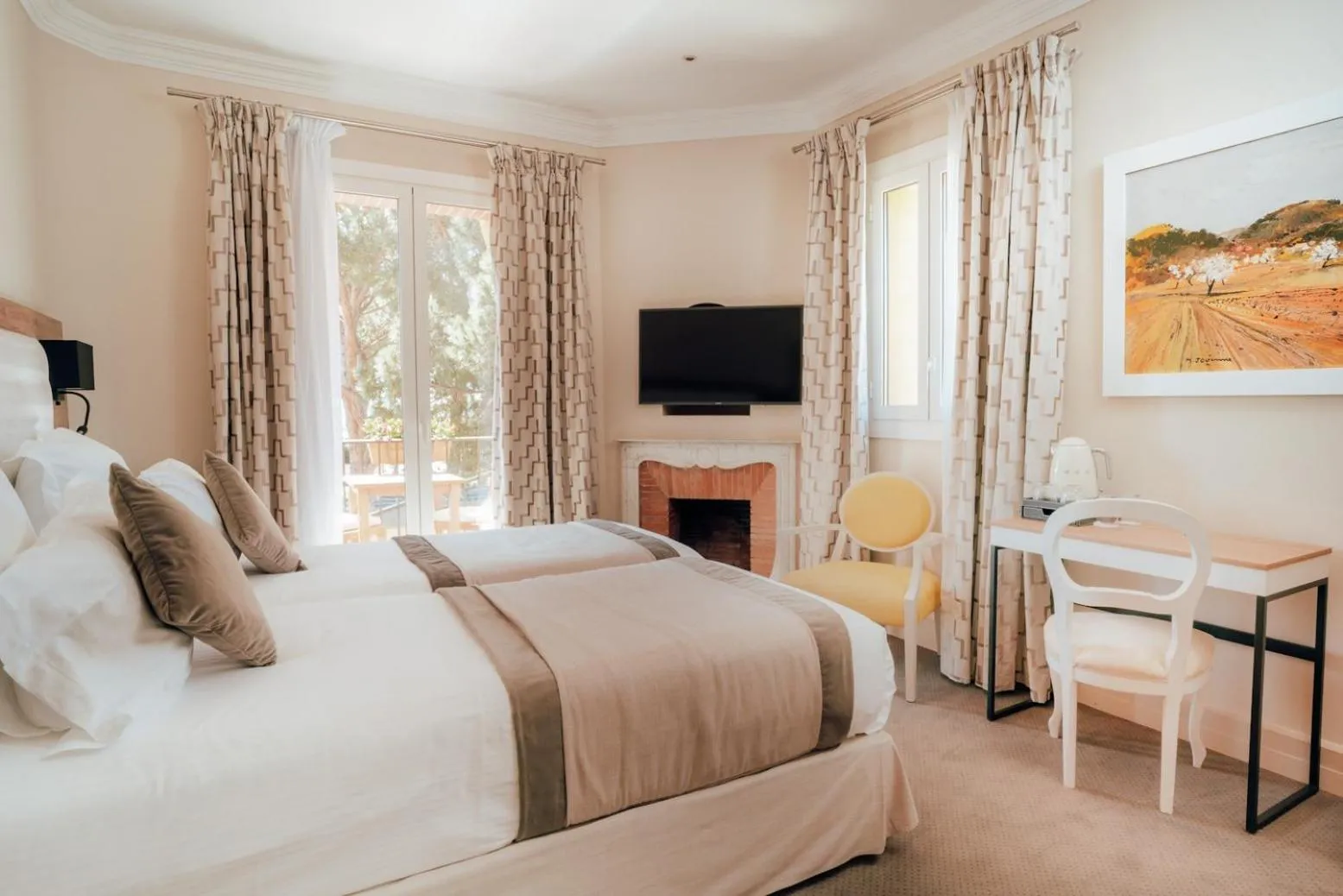 TV and multimedia, Bed in Ermitage de l'Oasis & Spa - Cannes Mandelieu