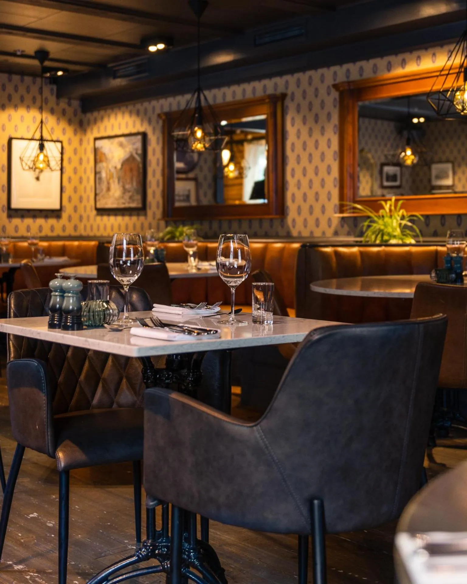 Restaurant/places to eat in Fru Haugans Hotel