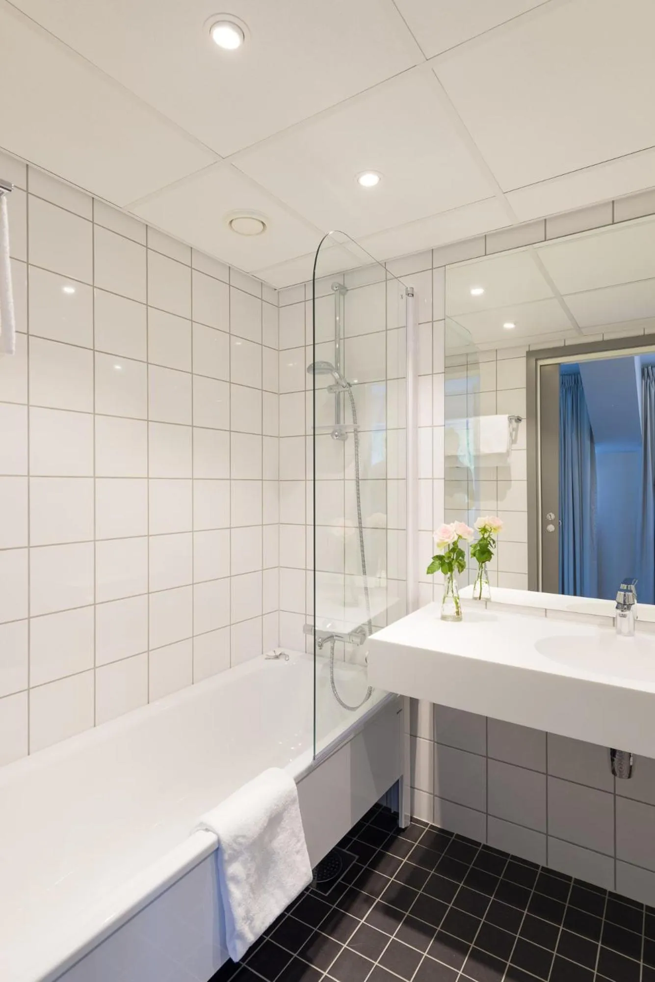 Bathroom in Fru Haugans Hotel