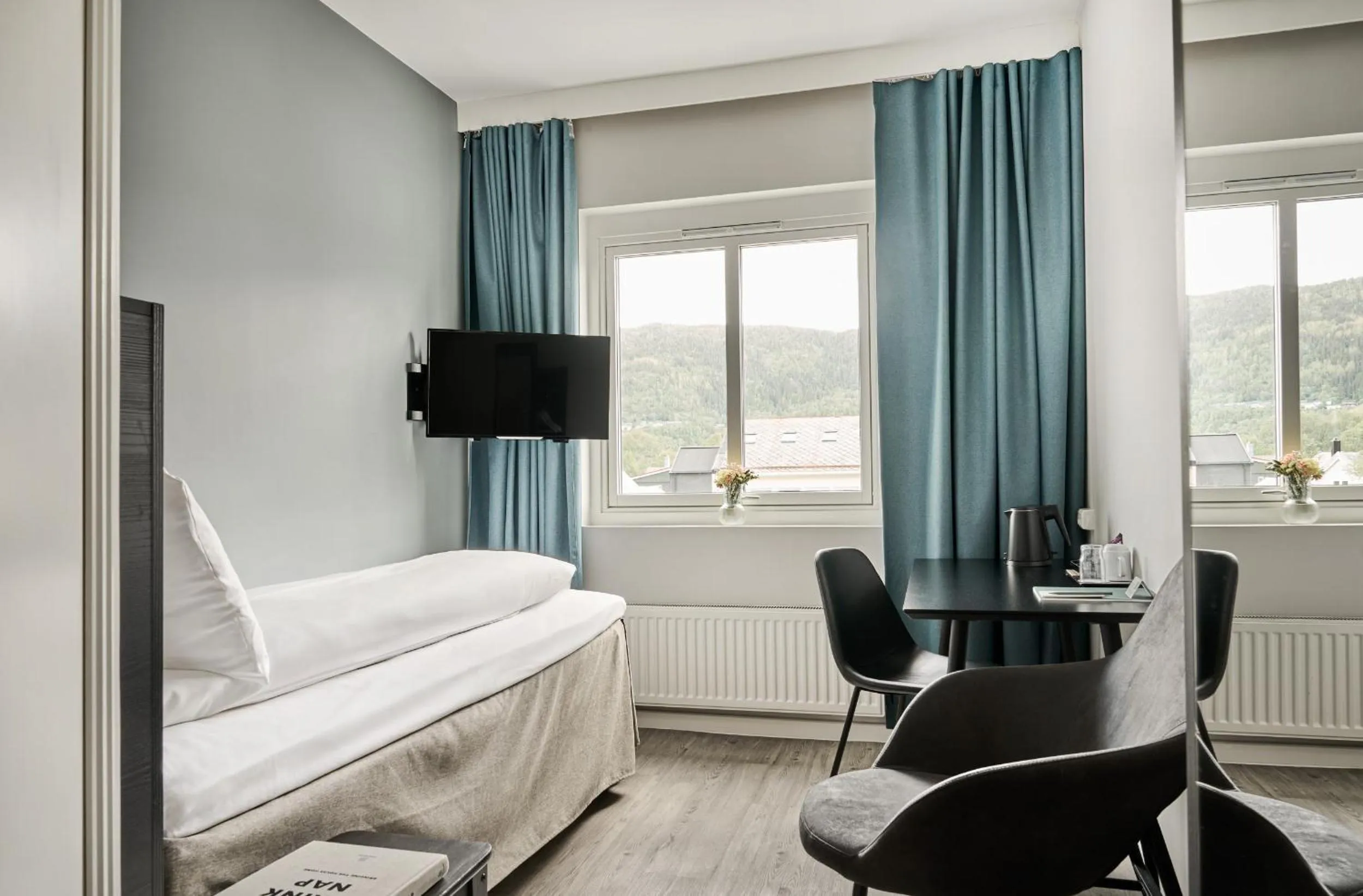 Bedroom, Bed in Fru Haugans Hotel