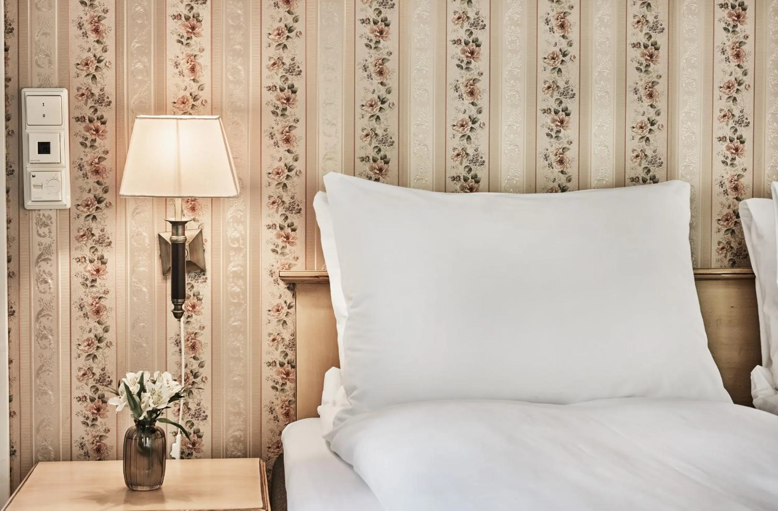 Bed in Fru Haugans Hotel