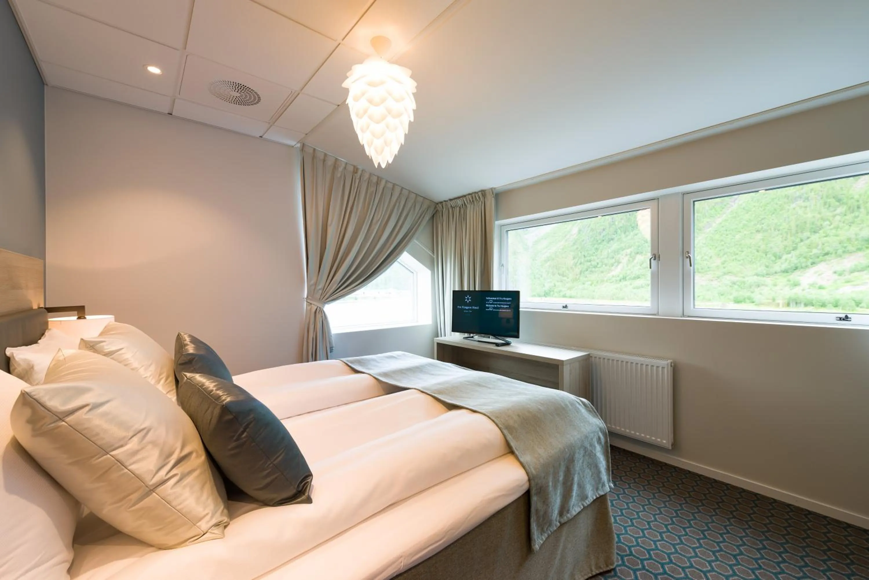 Day, Bed in Fru Haugans Hotel