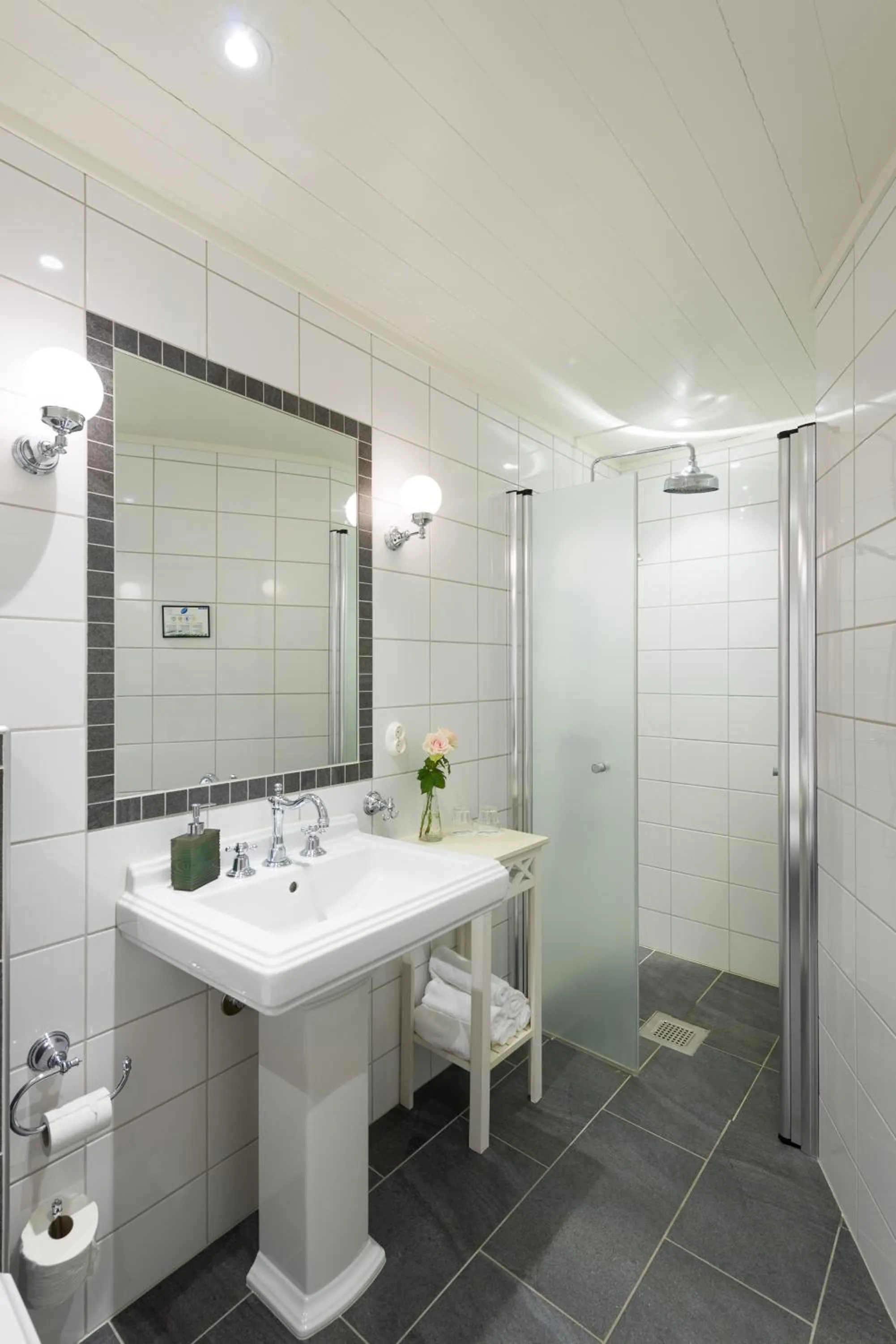 Bathroom in Fru Haugans Hotel