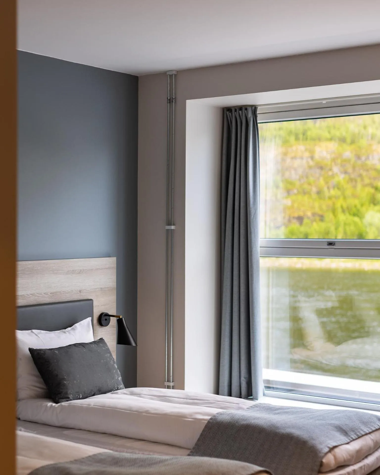 Mountain view, Bed in Fru Haugans Hotel