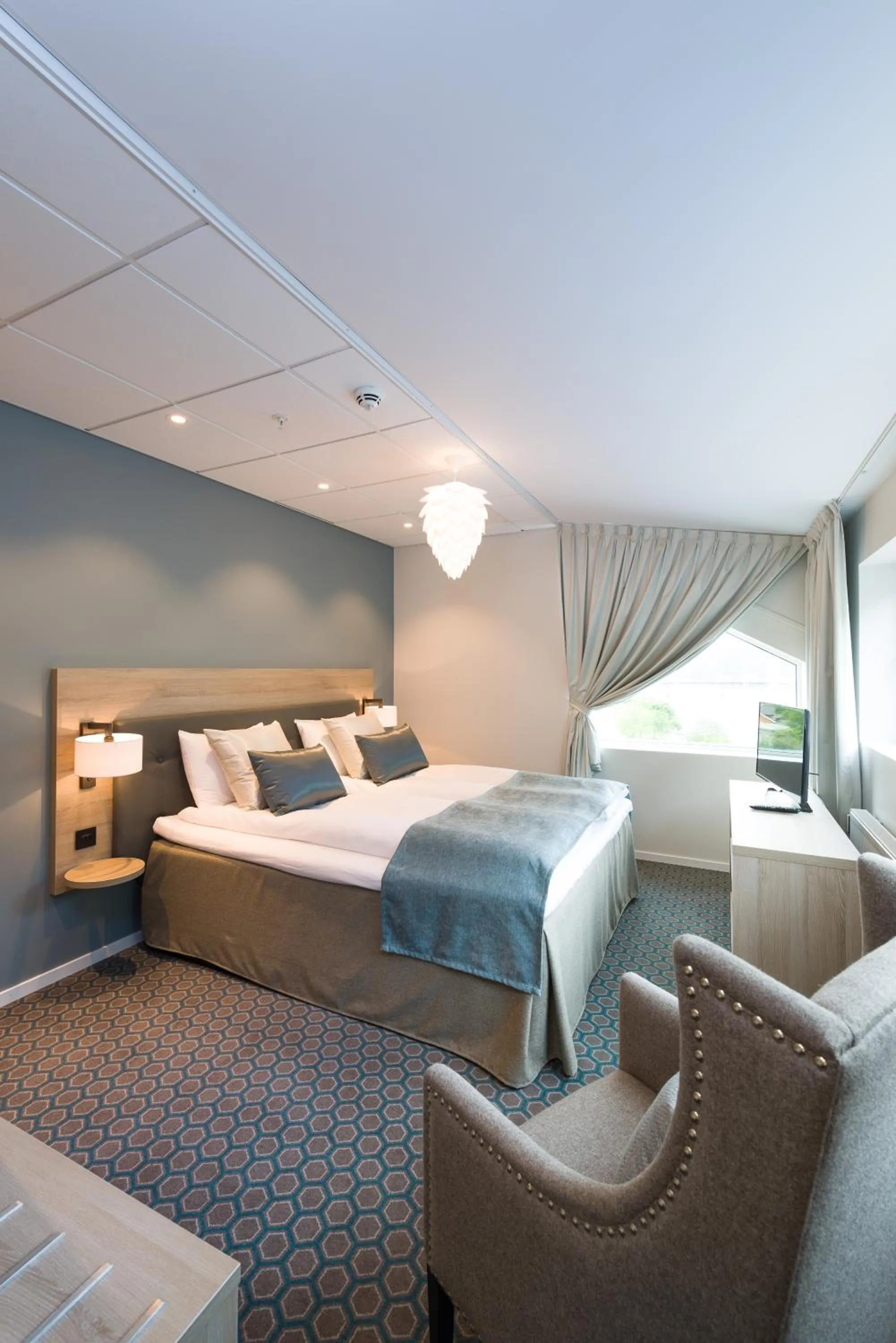 Day, Bed in Fru Haugans Hotel