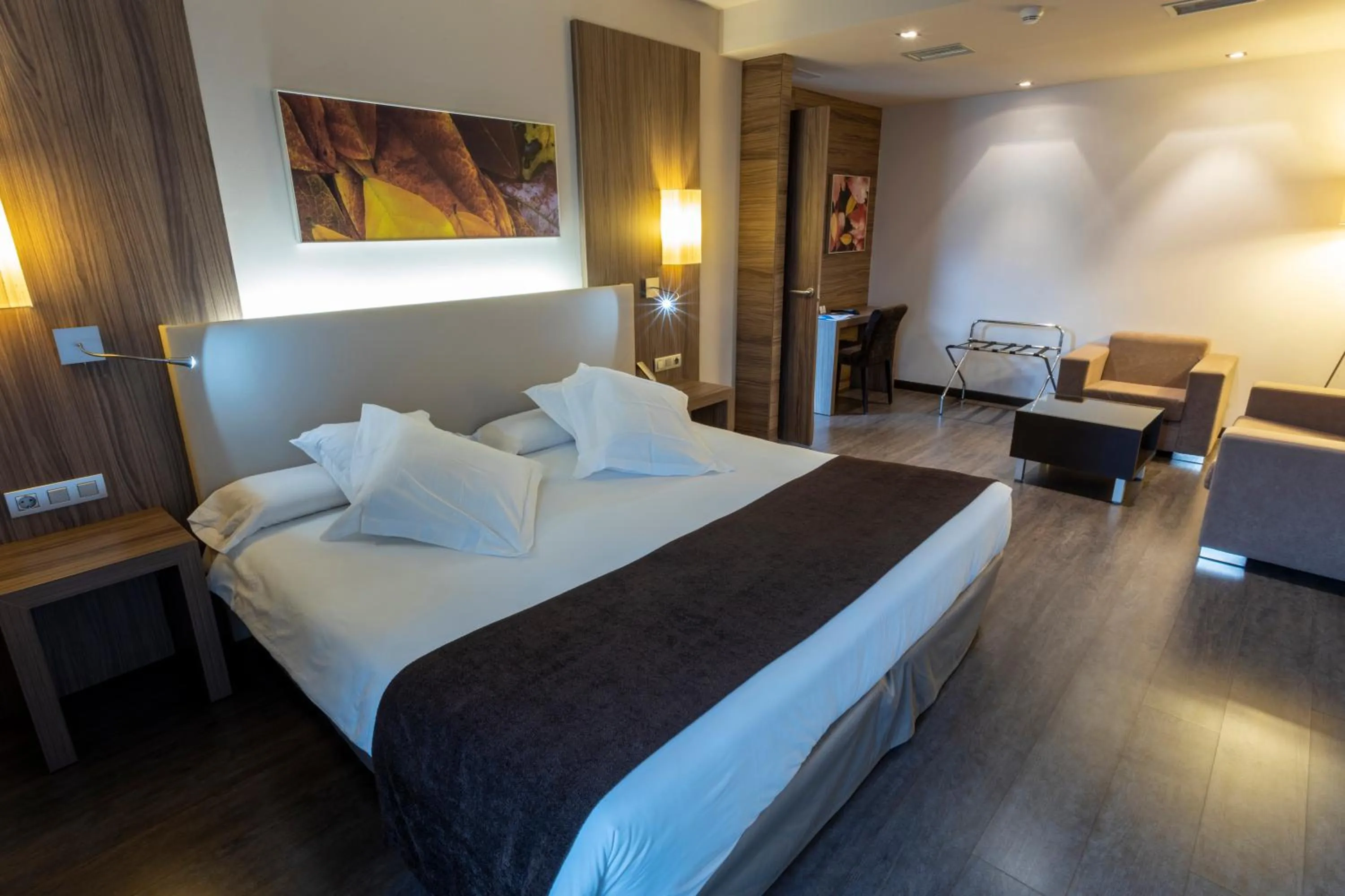 Bedroom, Bed in Hotel Aroi Ponferrada