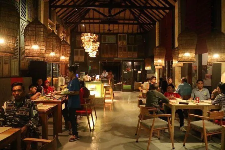 Restaurant/places to eat in Casa Narrow Villa