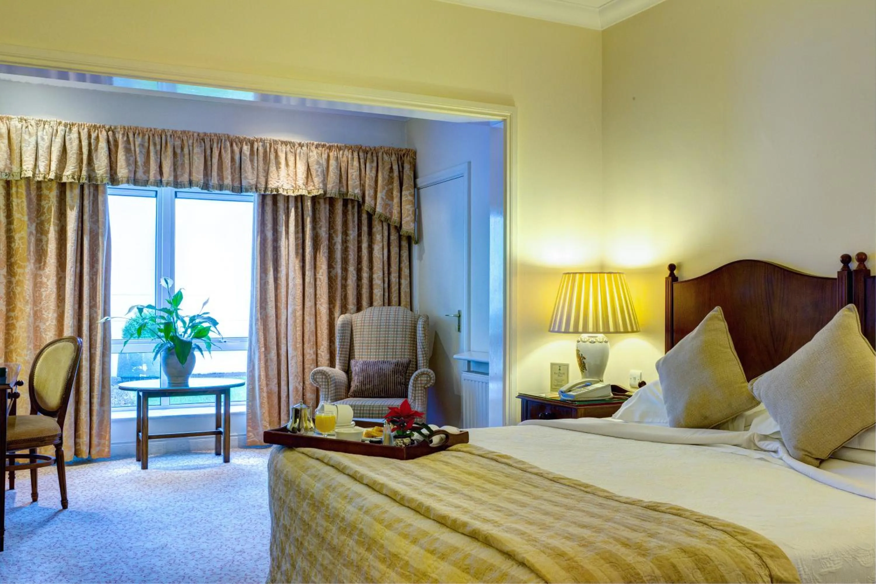 Bedroom, Bed in The Keadeen Hotel