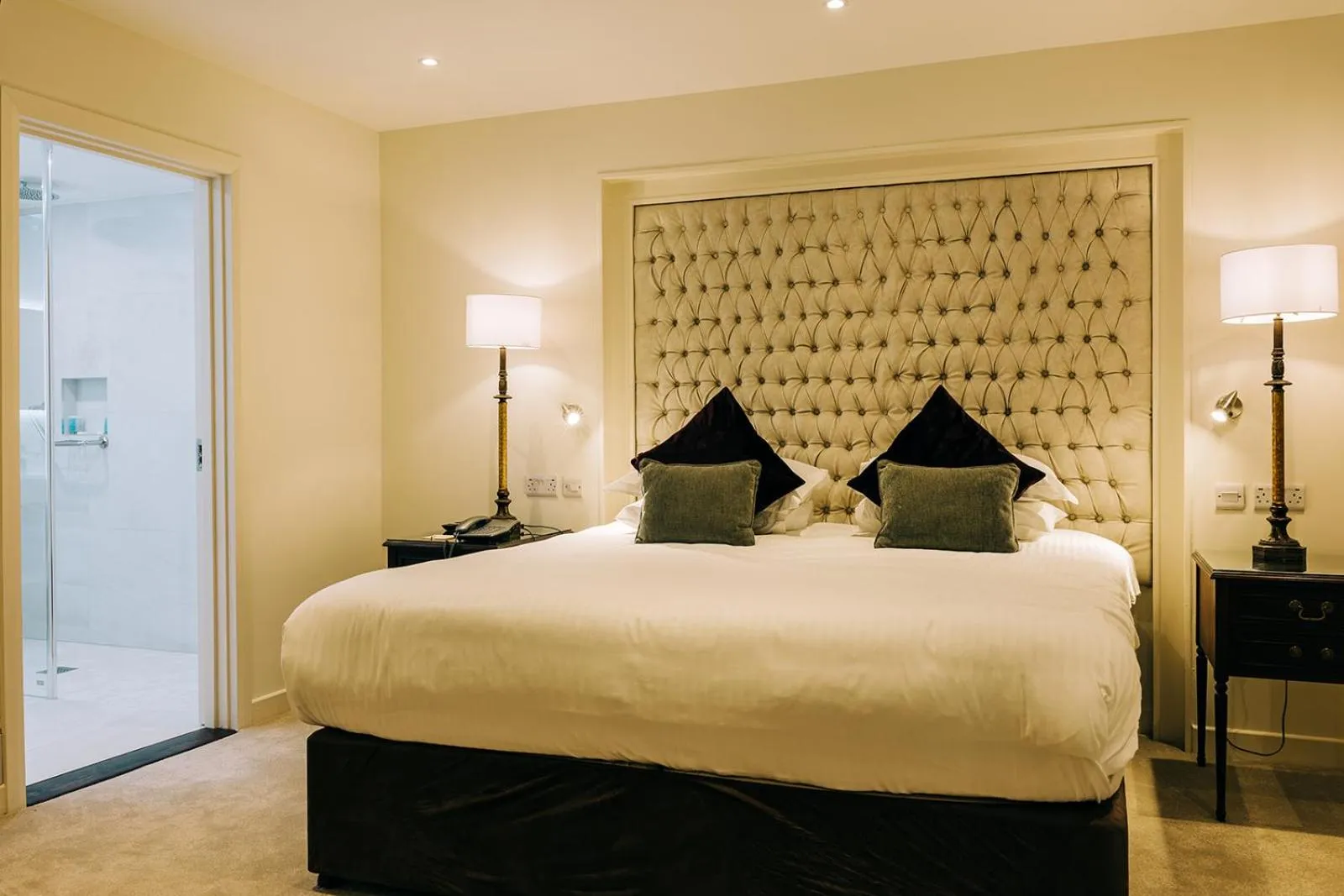 Bedroom, Bed in The Keadeen Hotel