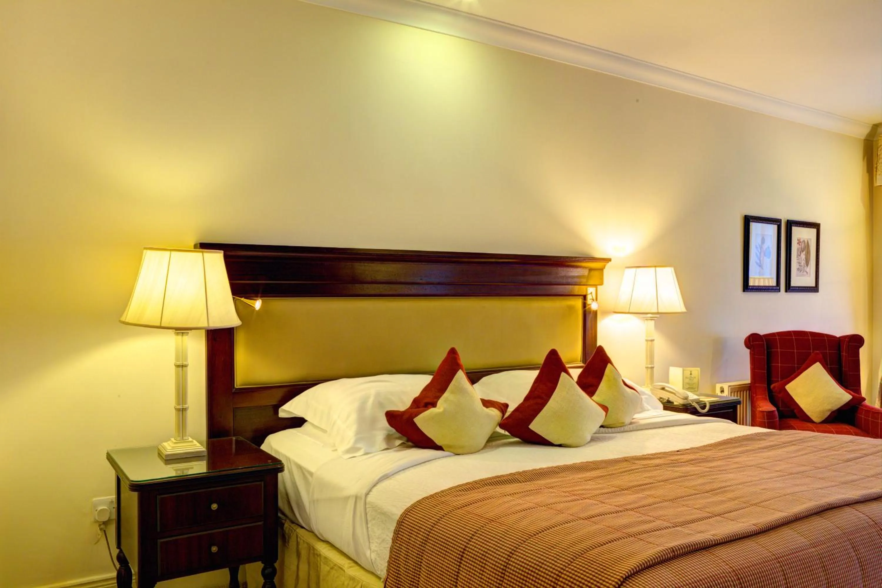 Bedroom, Bed in The Keadeen Hotel