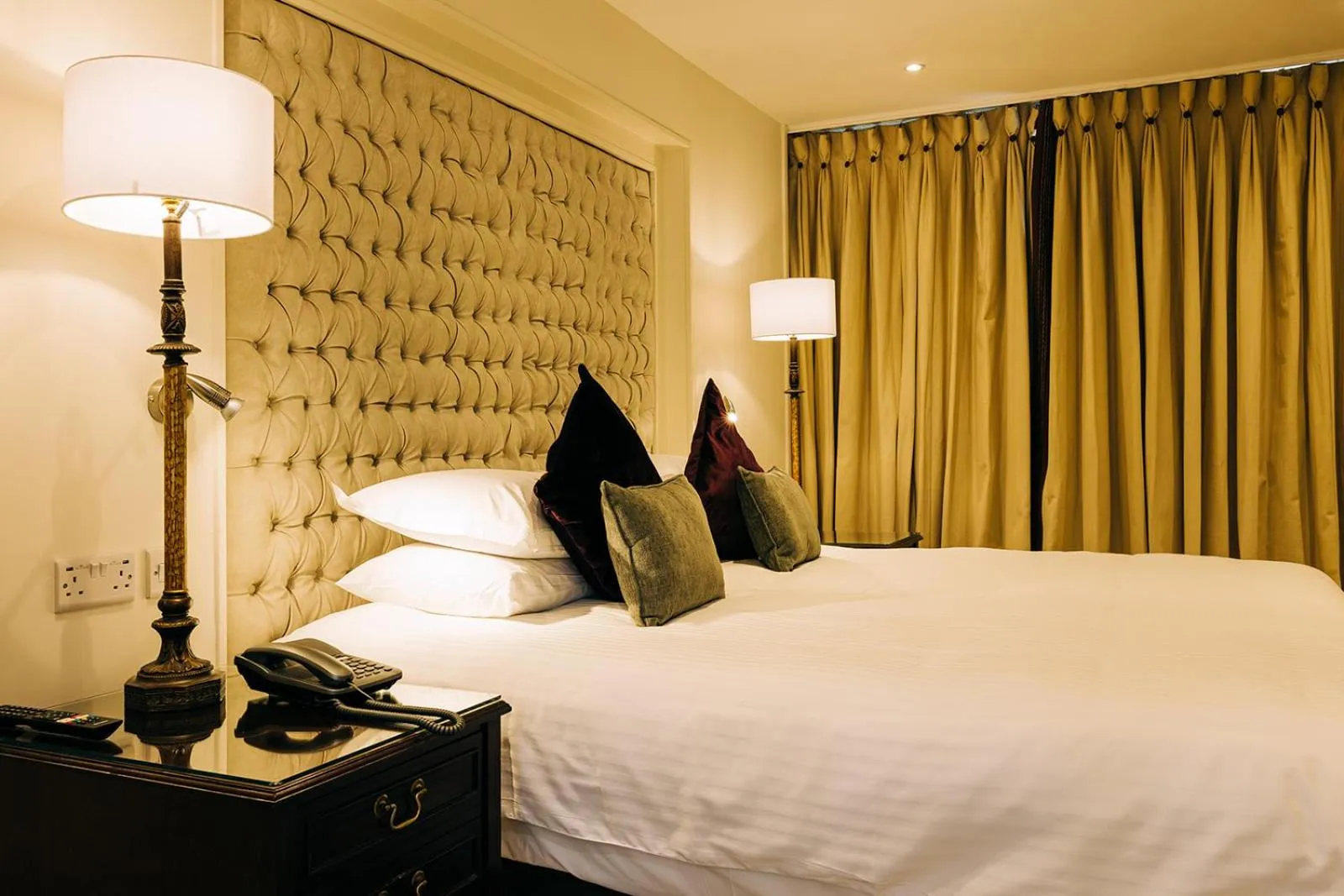 Bed in The Keadeen Hotel