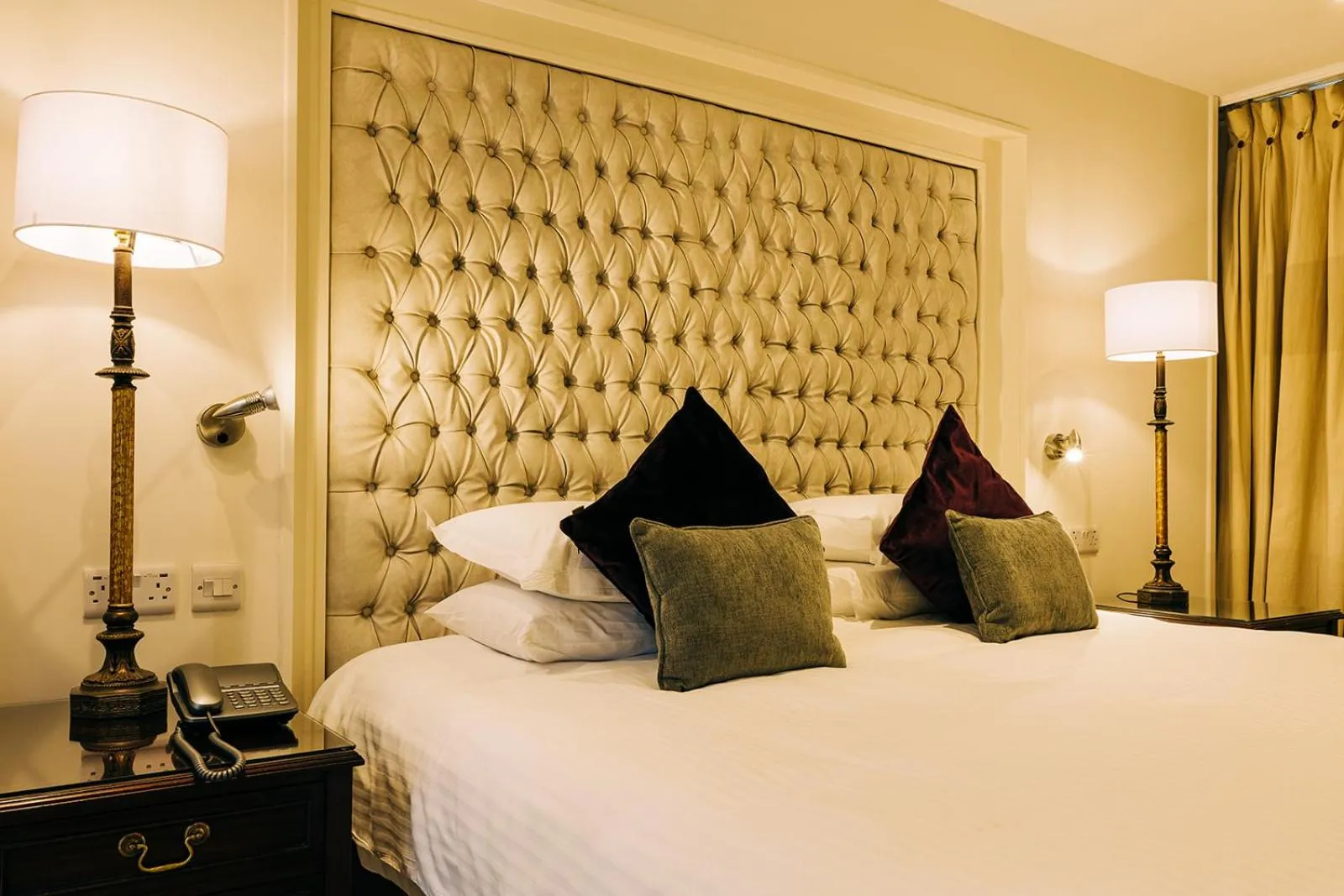 Bed in The Keadeen Hotel