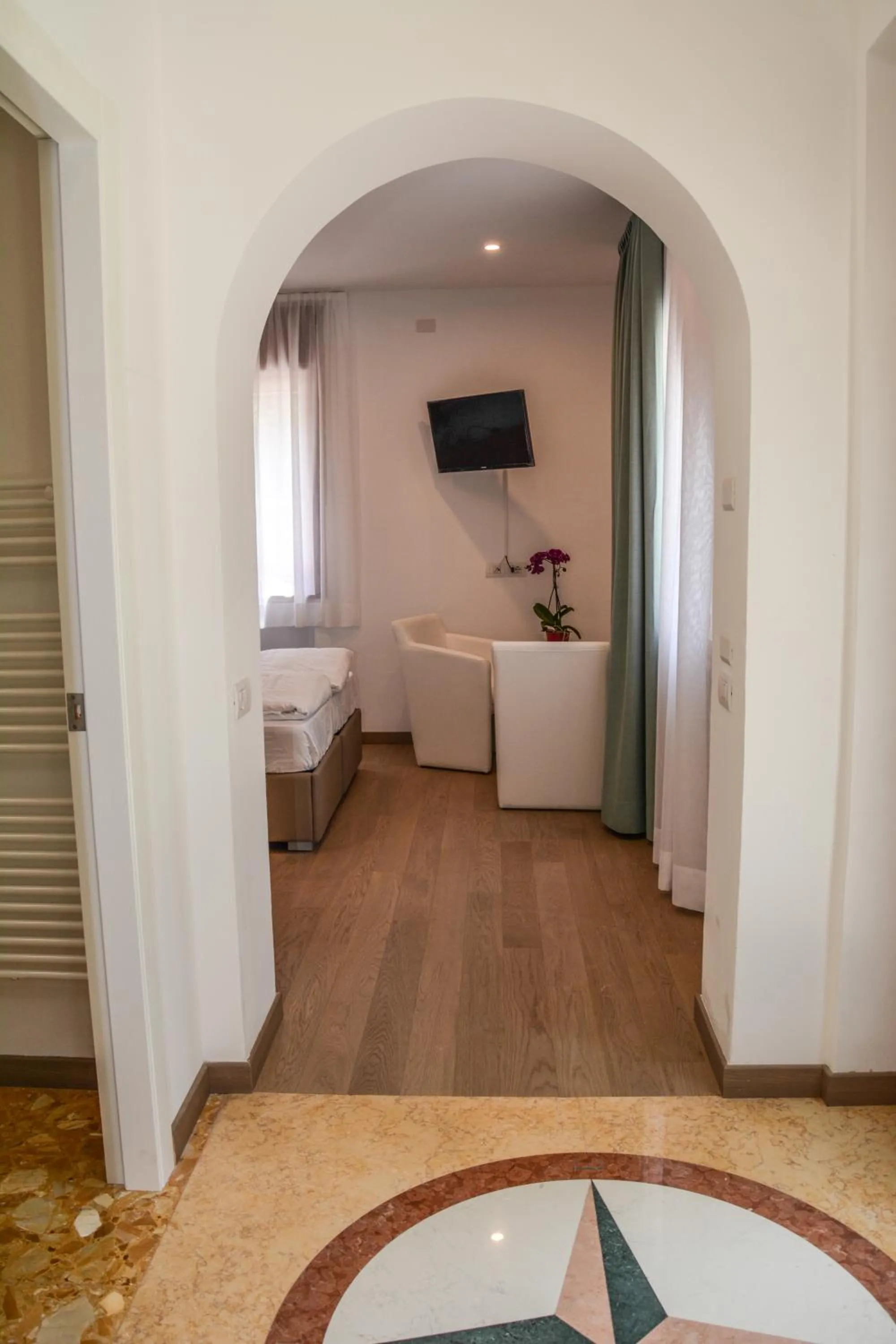 Photo of the whole room, Bed in Villa Torbole