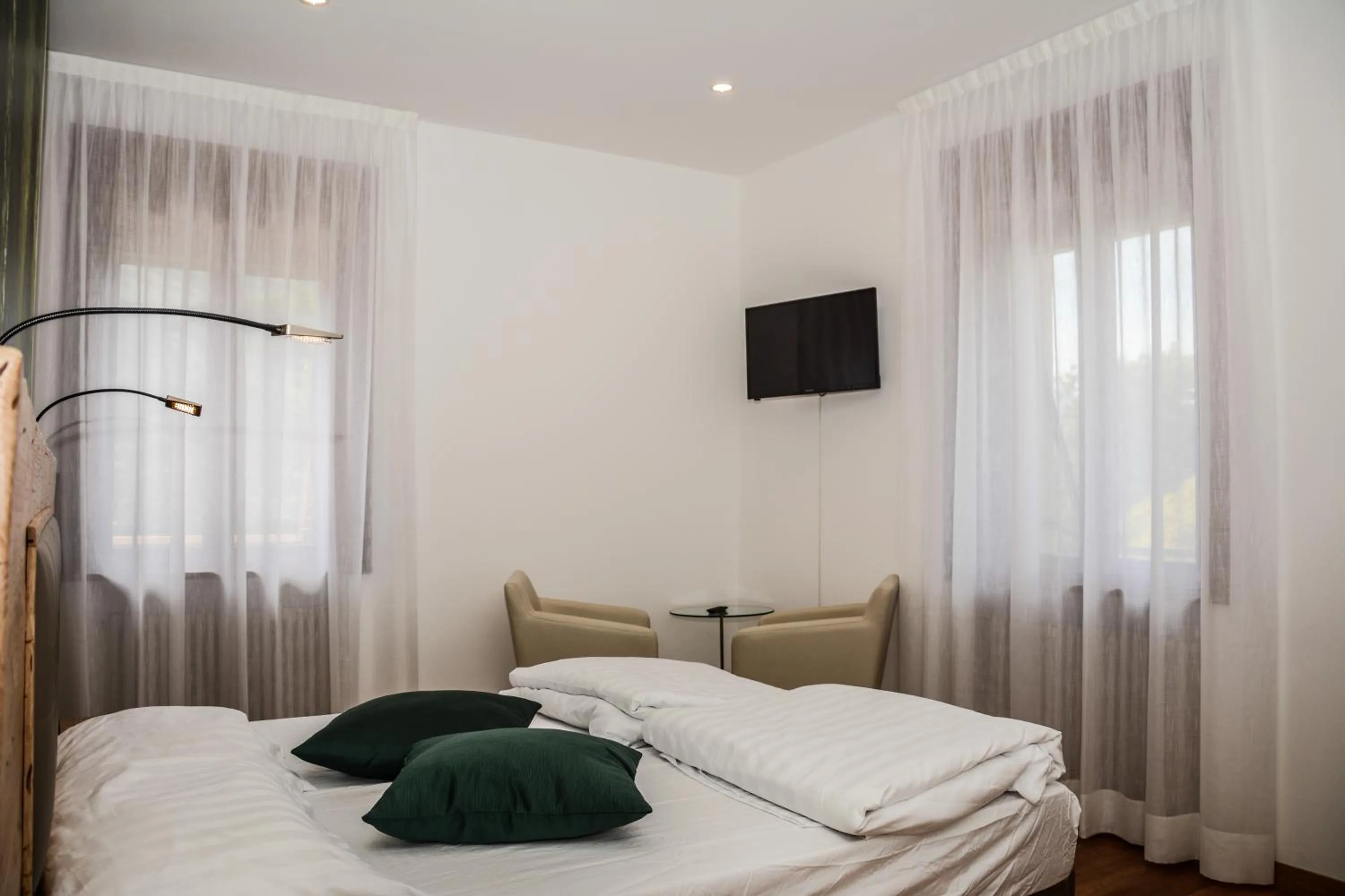 Photo of the whole room, Bed in Villa Torbole