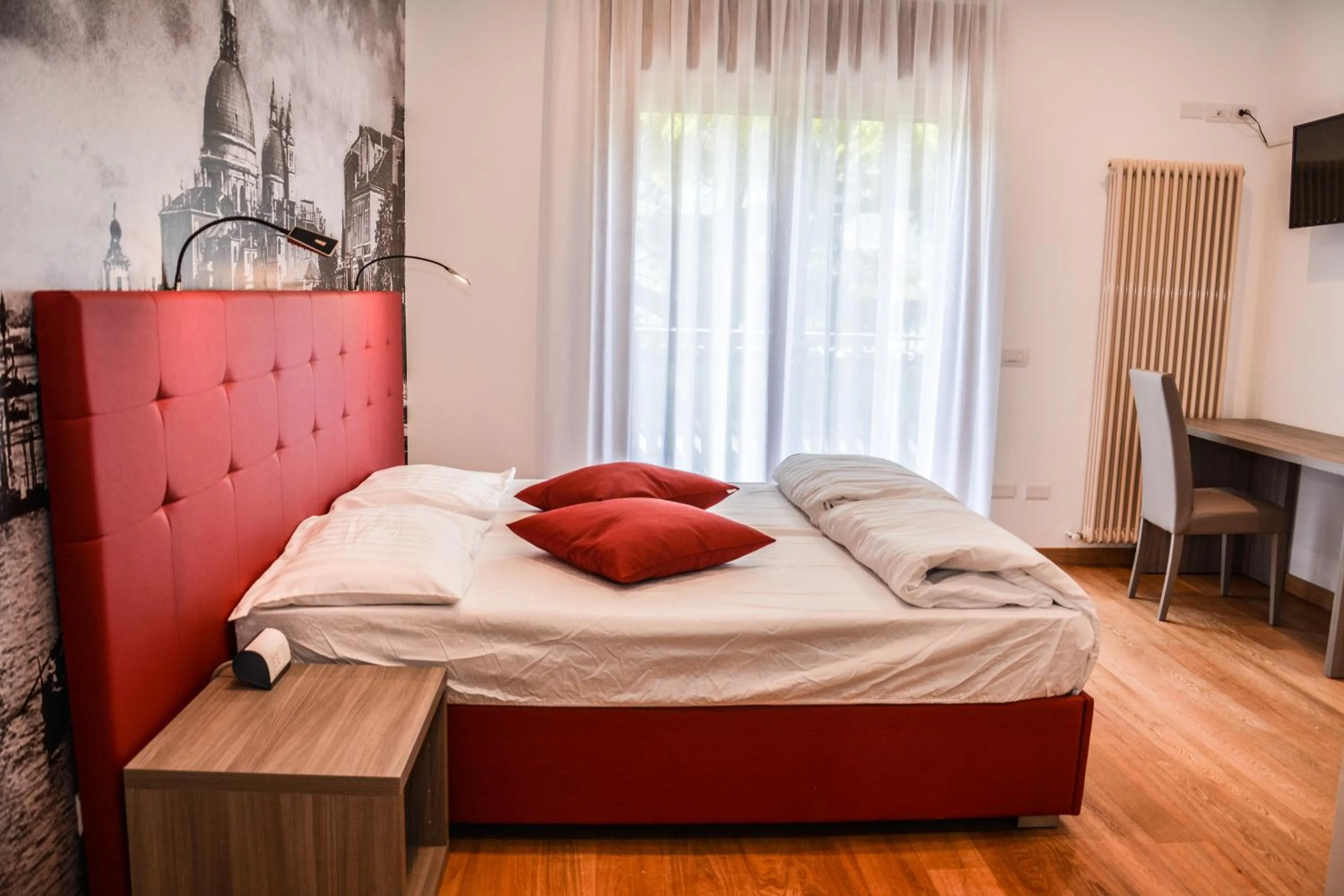 Photo of the whole room, Bed in Villa Torbole