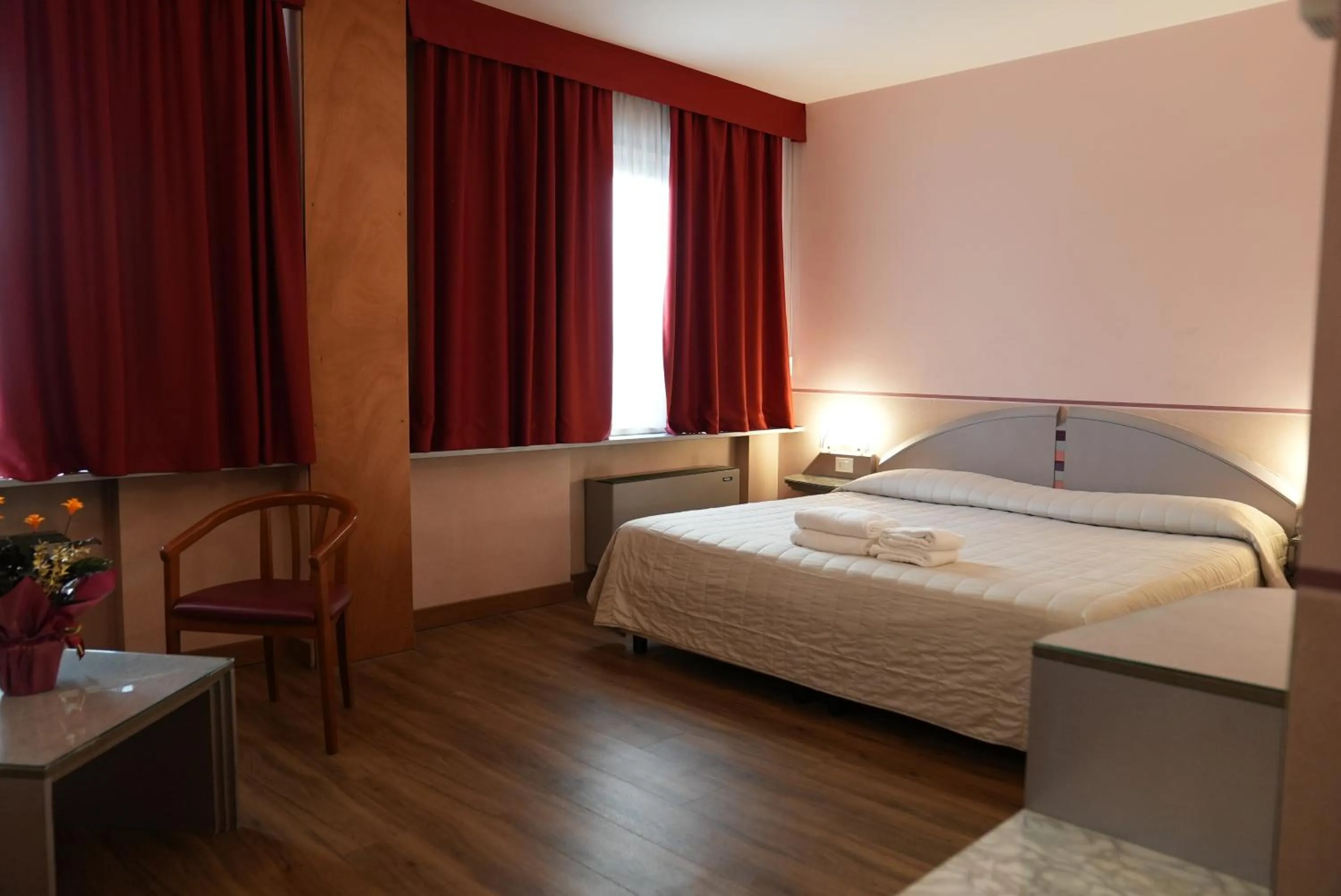 Bedroom, Bed in Hotel Albatros