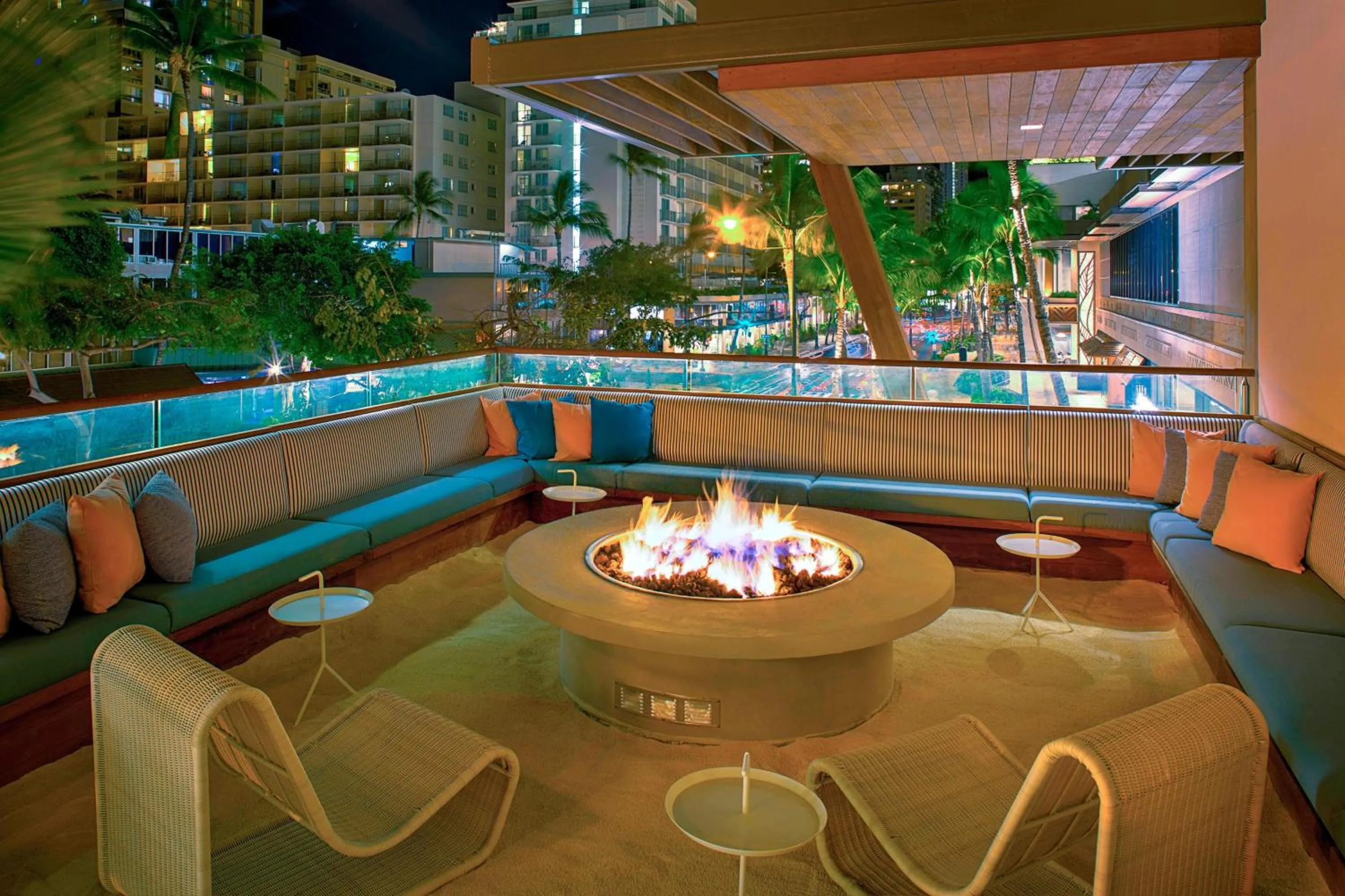 Restaurant/places to eat in The Laylow Waikiki, Autograph Collection