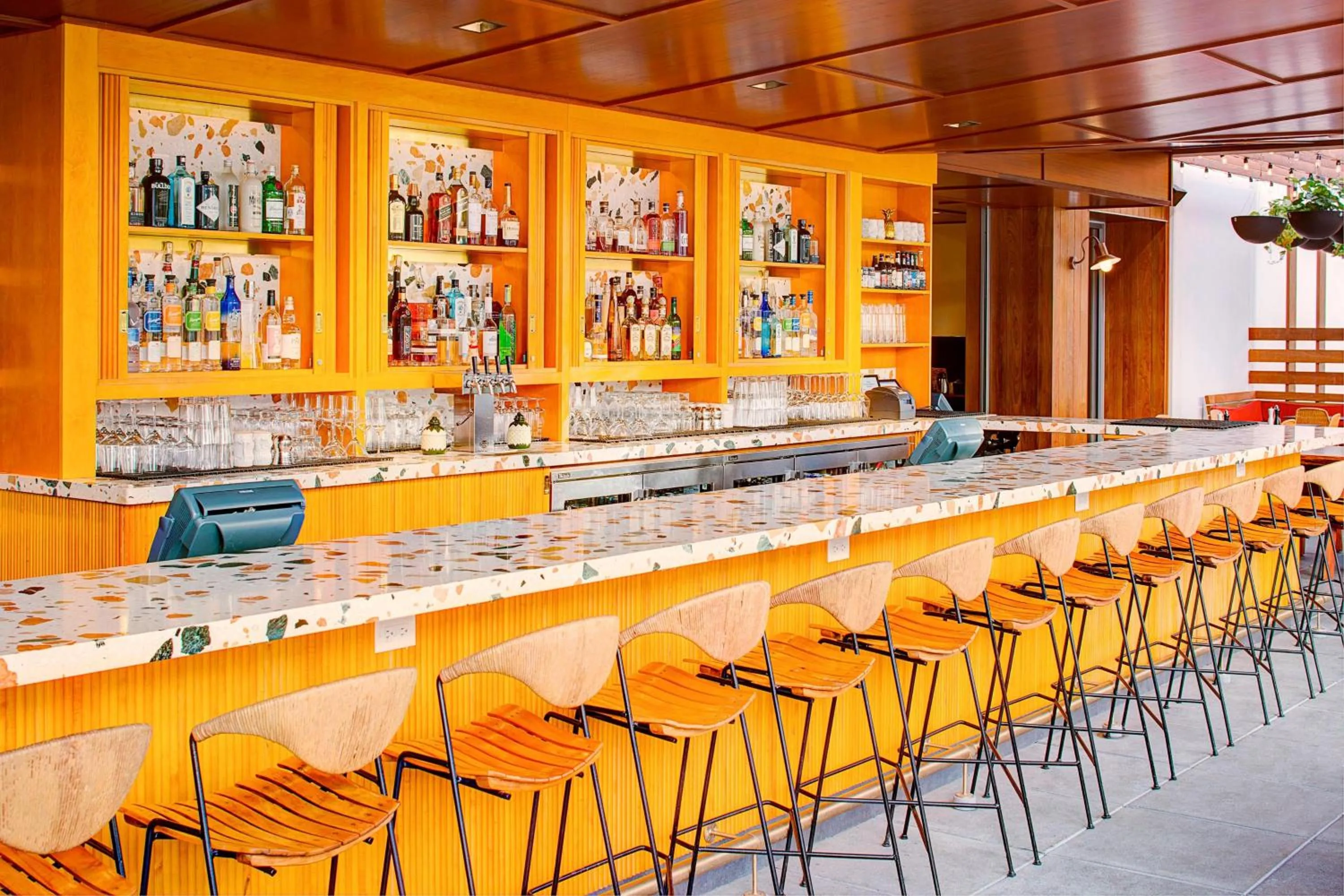 Restaurant/places to eat in The Laylow Waikiki, Autograph Collection