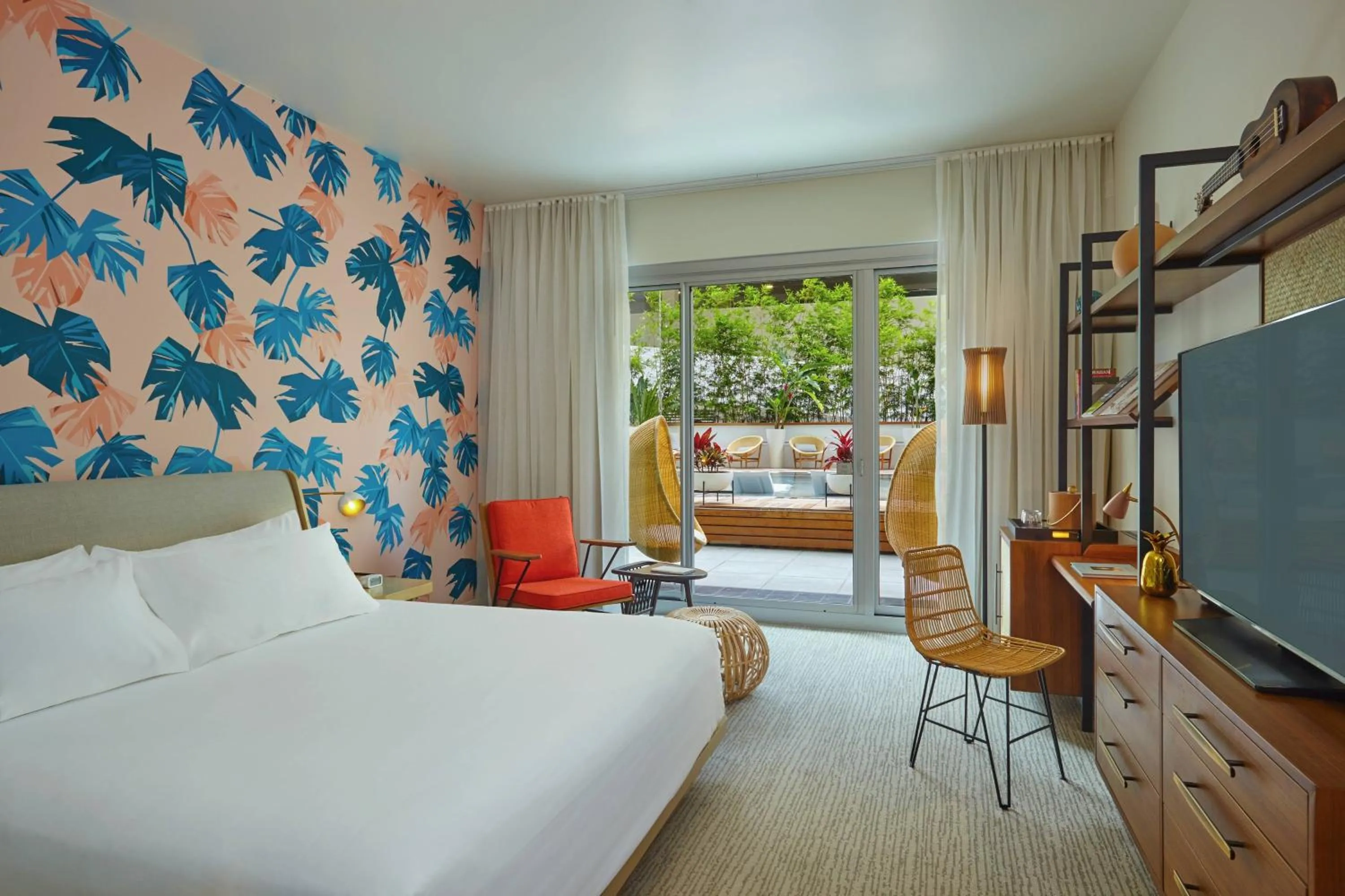 Photo of the whole room, Bed in The Laylow Waikiki, Autograph Collection