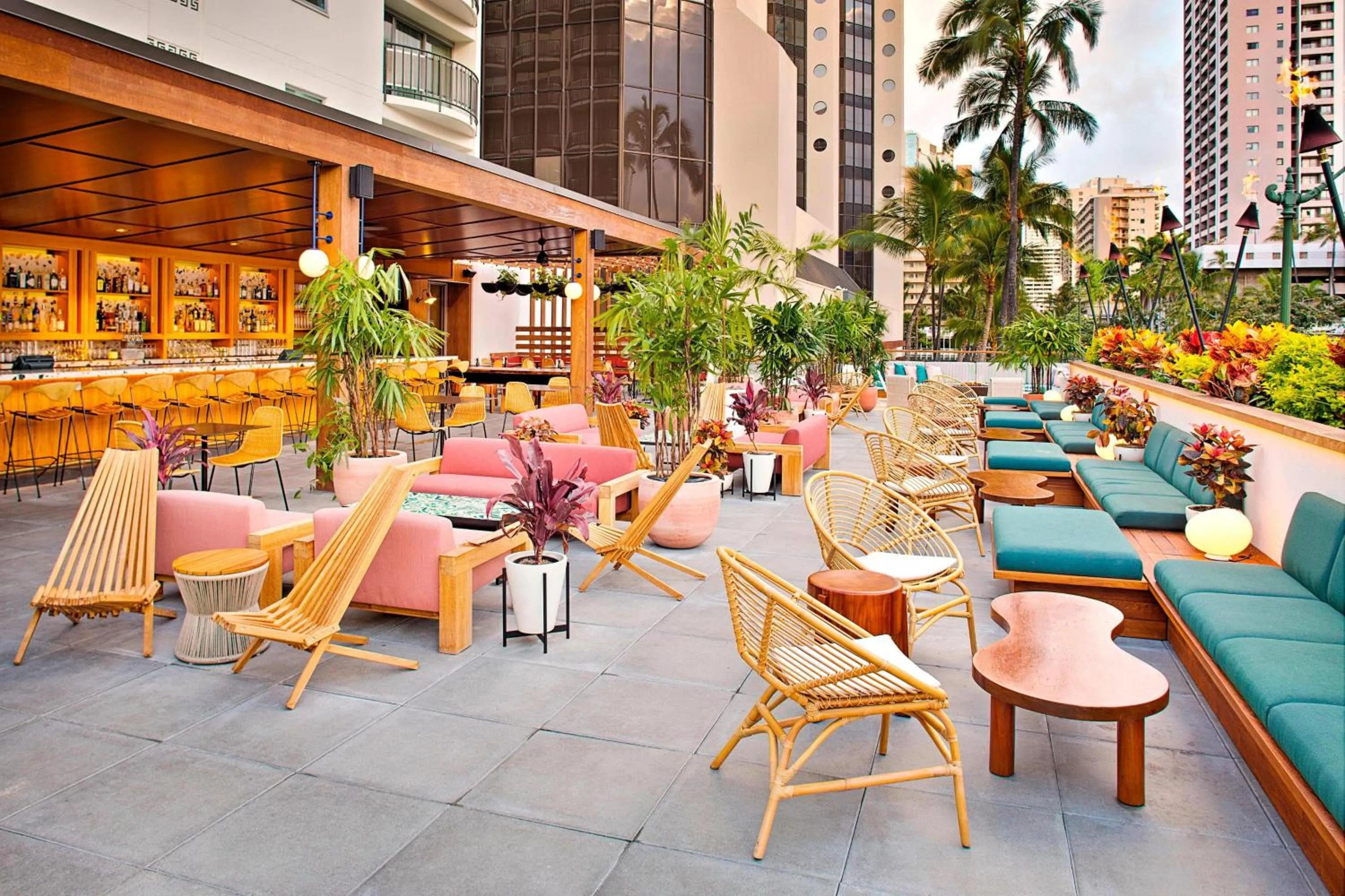 Restaurant/places to eat in The Laylow Waikiki, Autograph Collection