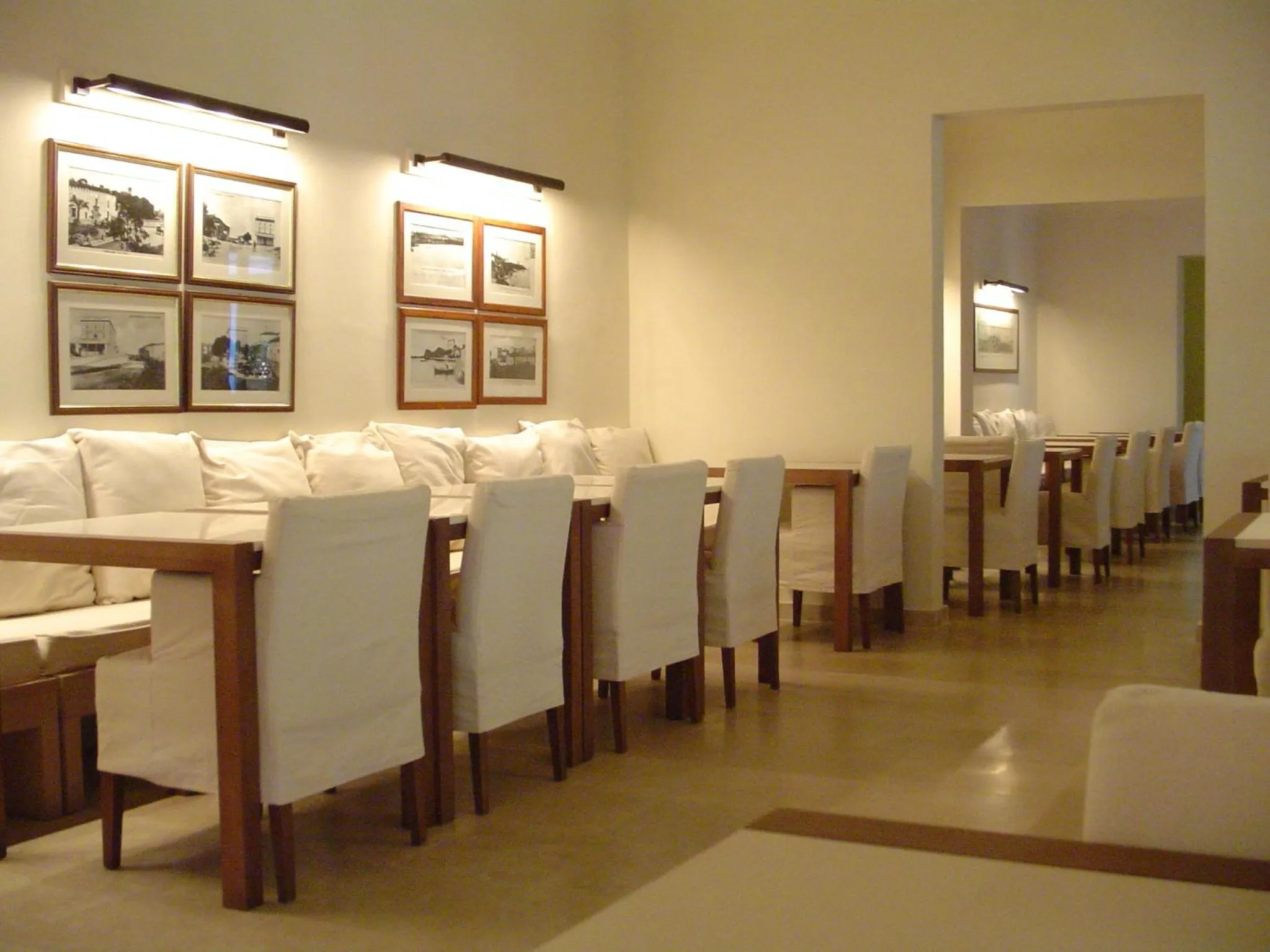 Restaurant/places to eat in Villa Martini