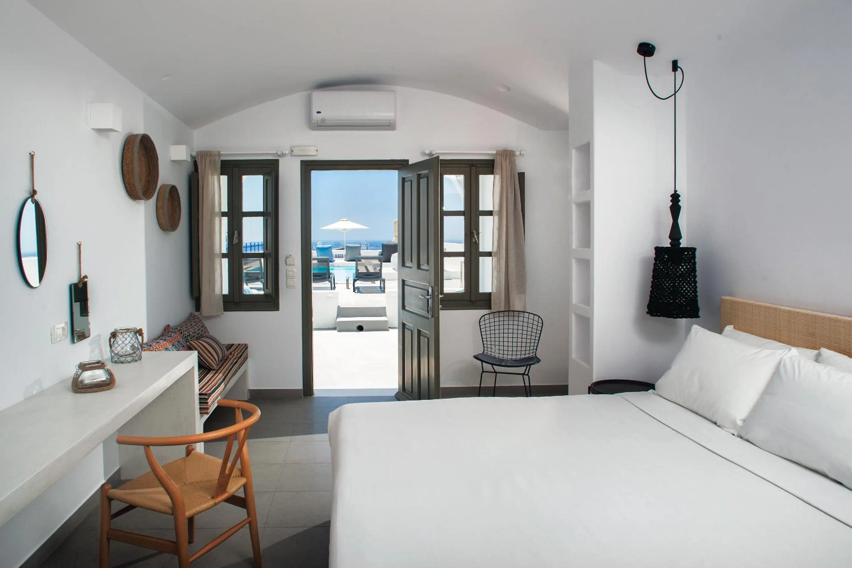 Photo of the whole room, Bed in Amity Suites - Adults Only