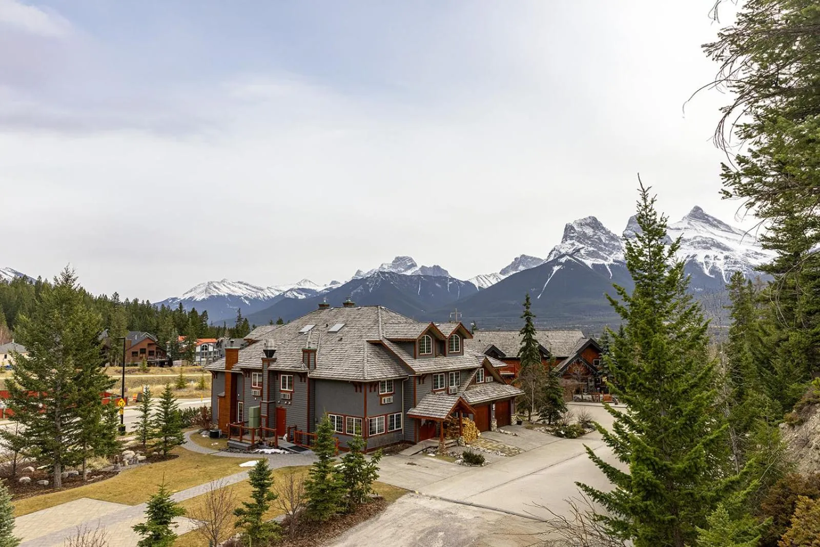 Property building in Creekside Villa